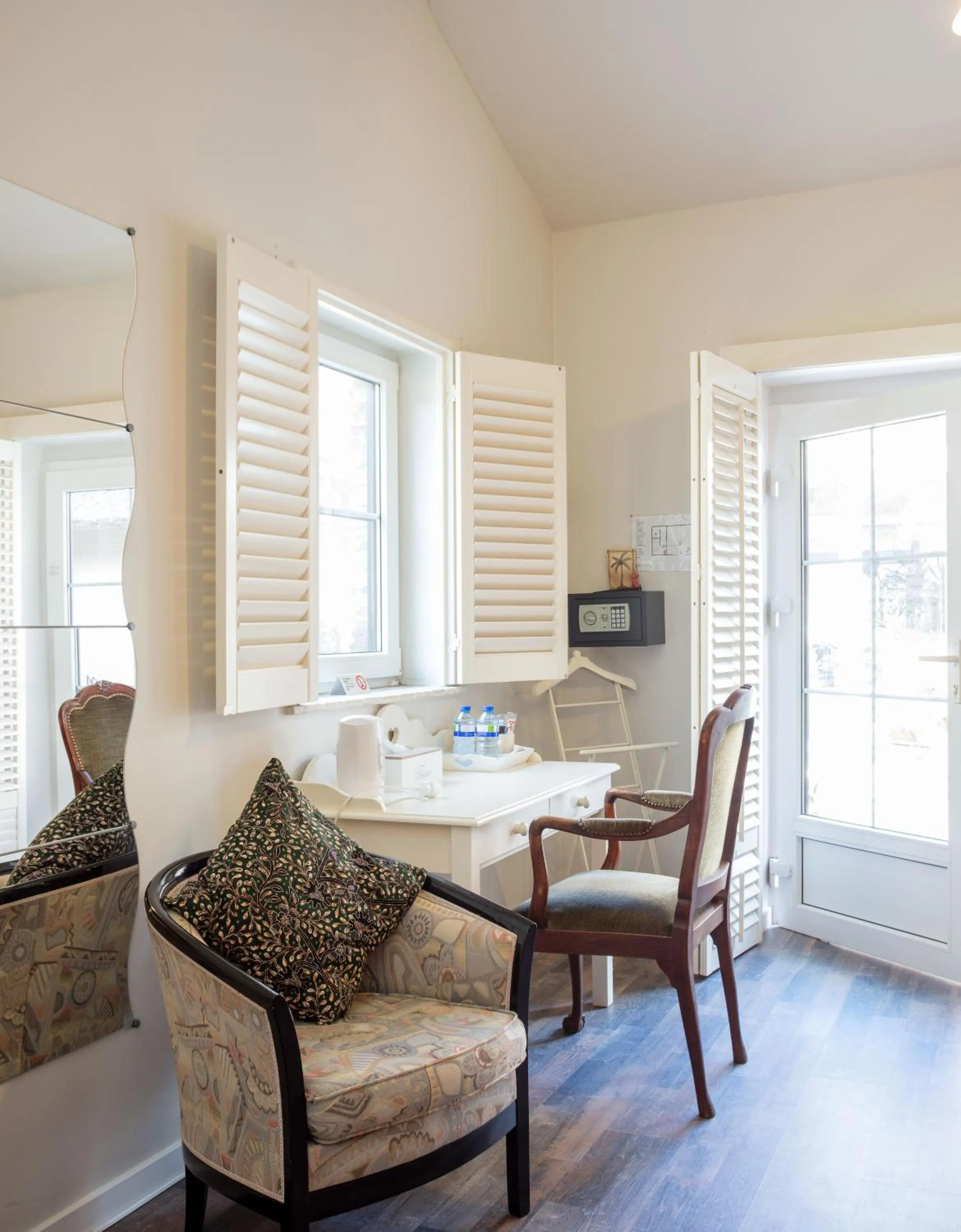 Decorative detail in B&B AntiQua & Qook