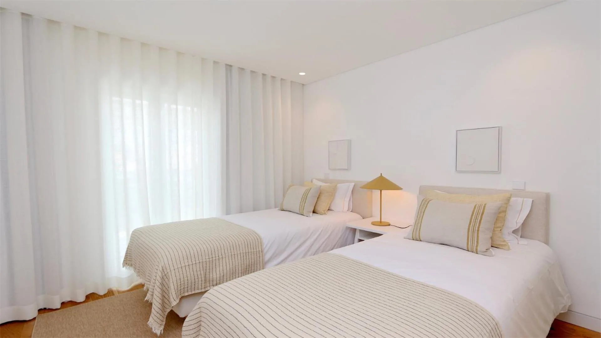 Bedroom, Bed in Lake24 CD256- CleverDetails, 3 bedroom apartment, sleeps 6, near to Falesia Beach and the Marina