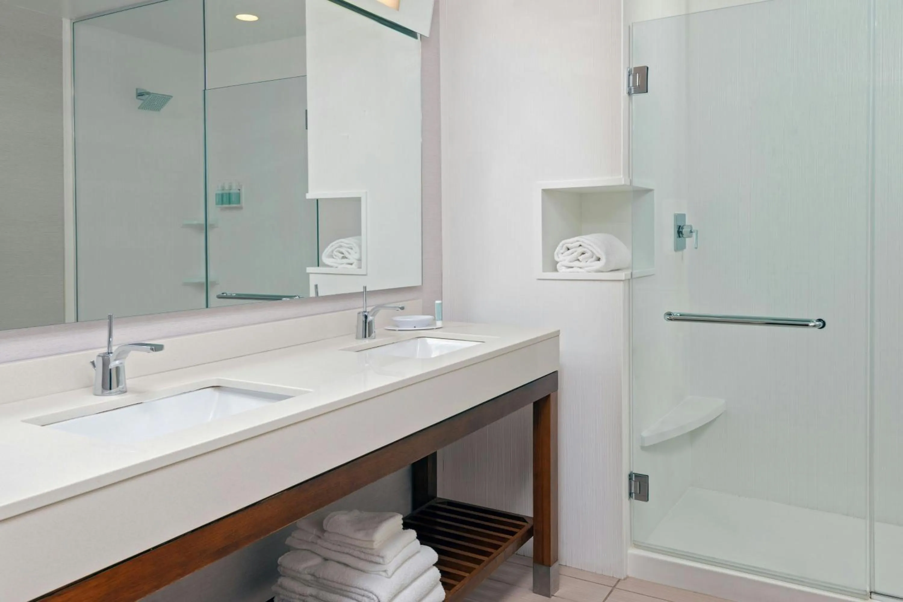 Photo of the whole room in Courtyard by Marriott Buffalo Downtown/Canalside