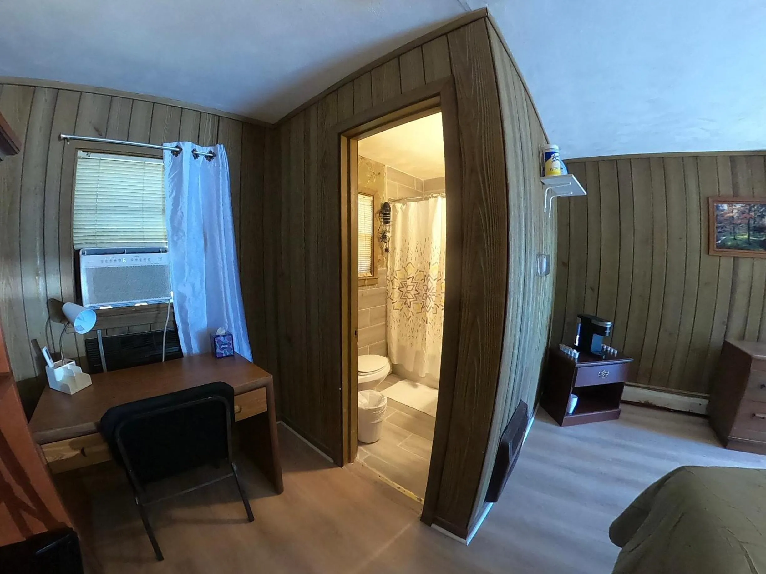 Bathroom, Bed in Heart of the Berkshires Motel