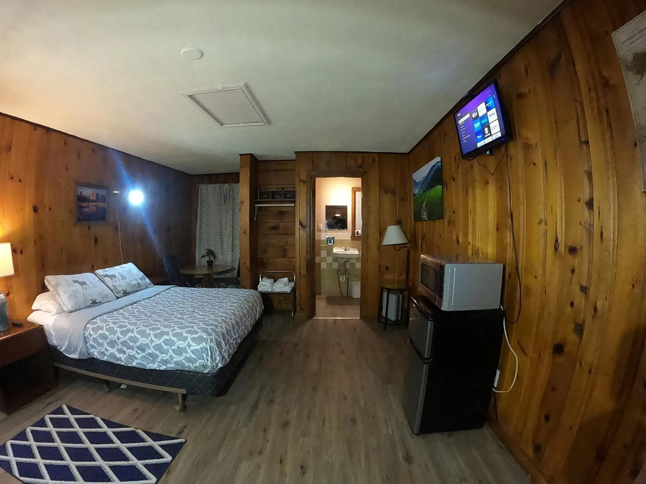 Bedroom, Bed in Heart of the Berkshires Motel