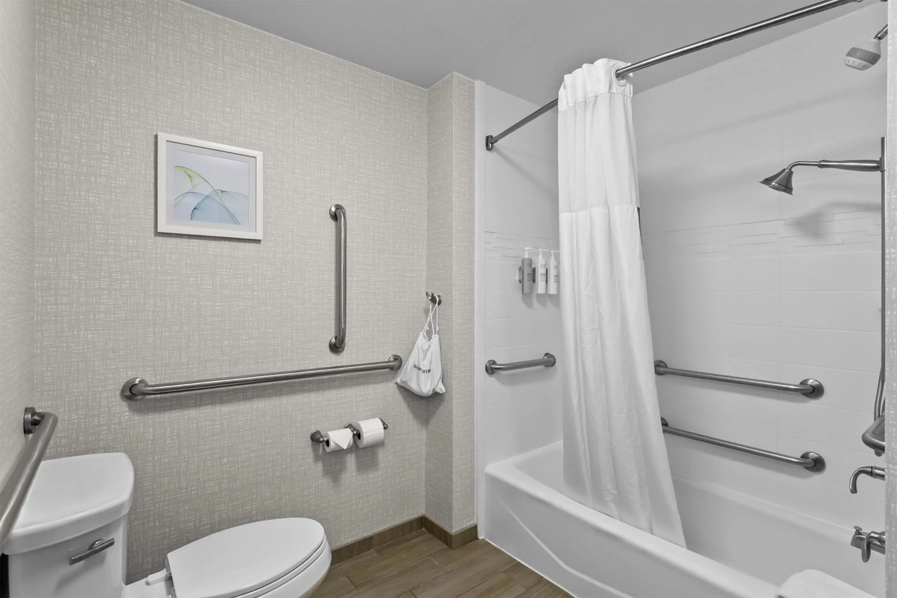 Bathroom in Hampton Inn & Suites Baltimore/Woodlawn