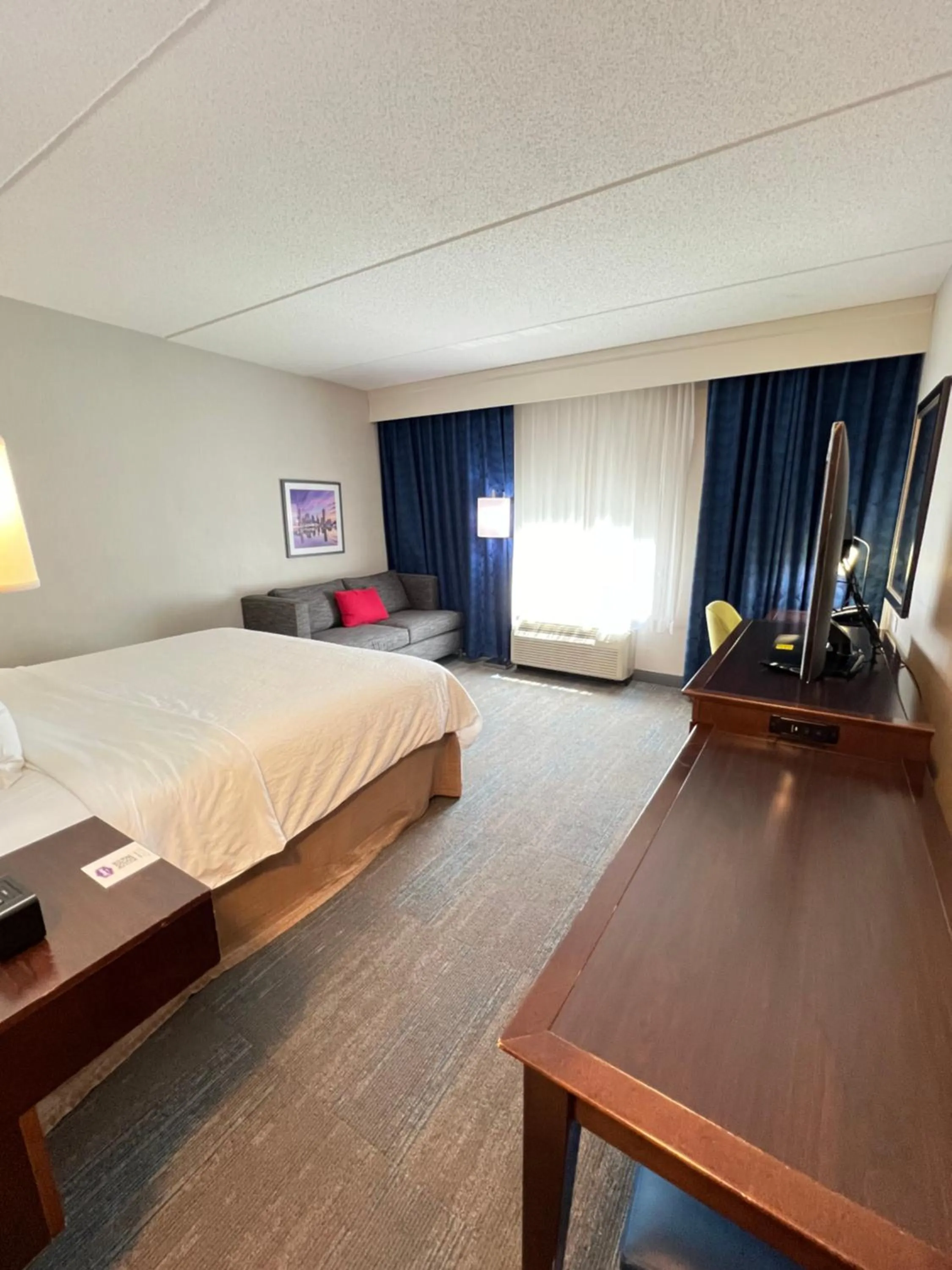 Bedroom, Bed in Hampton Inn & Suites Baltimore/Woodlawn
