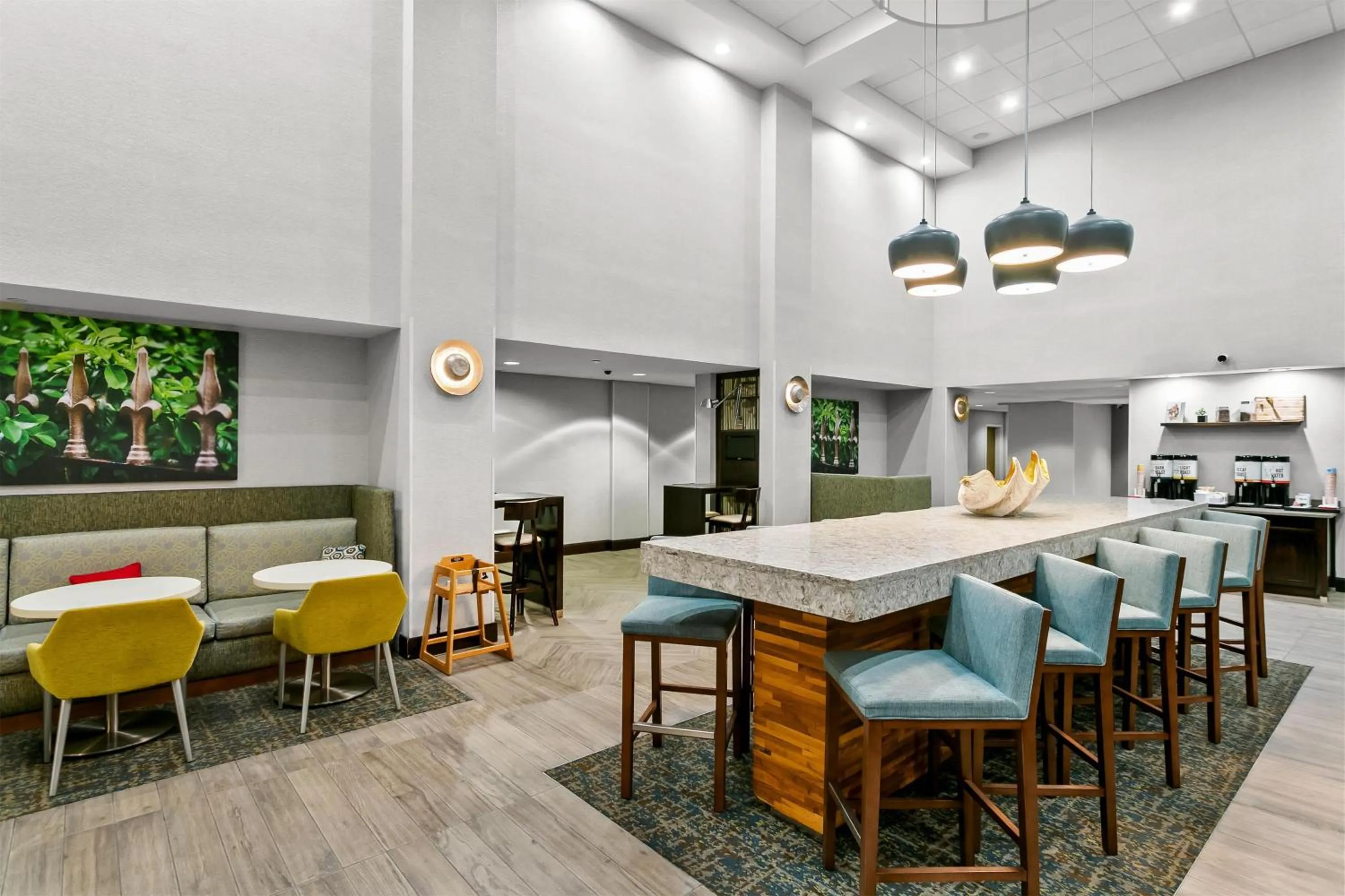 Breakfast in Hampton Inn & Suites Baltimore/Woodlawn