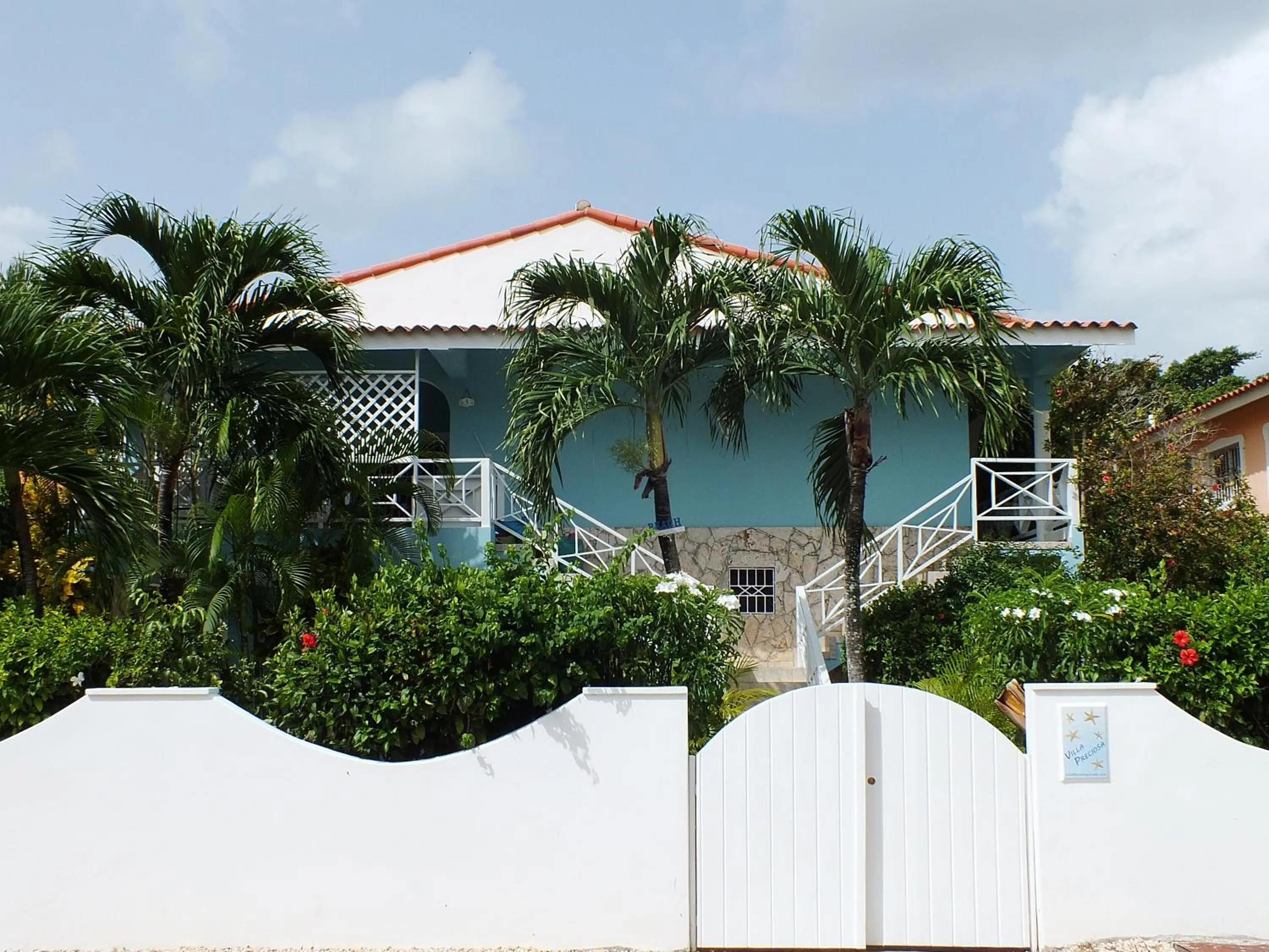 Property building in Villa Preciosa