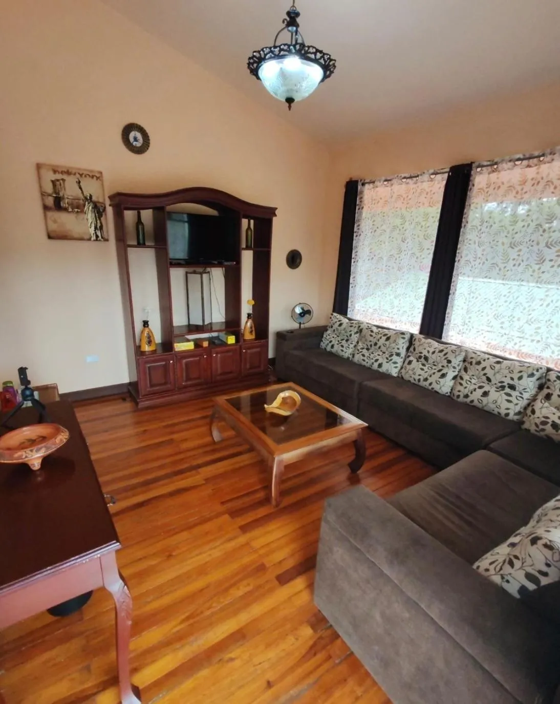 Communal lounge/ TV room in Mi Casa Su Casa Monteverde