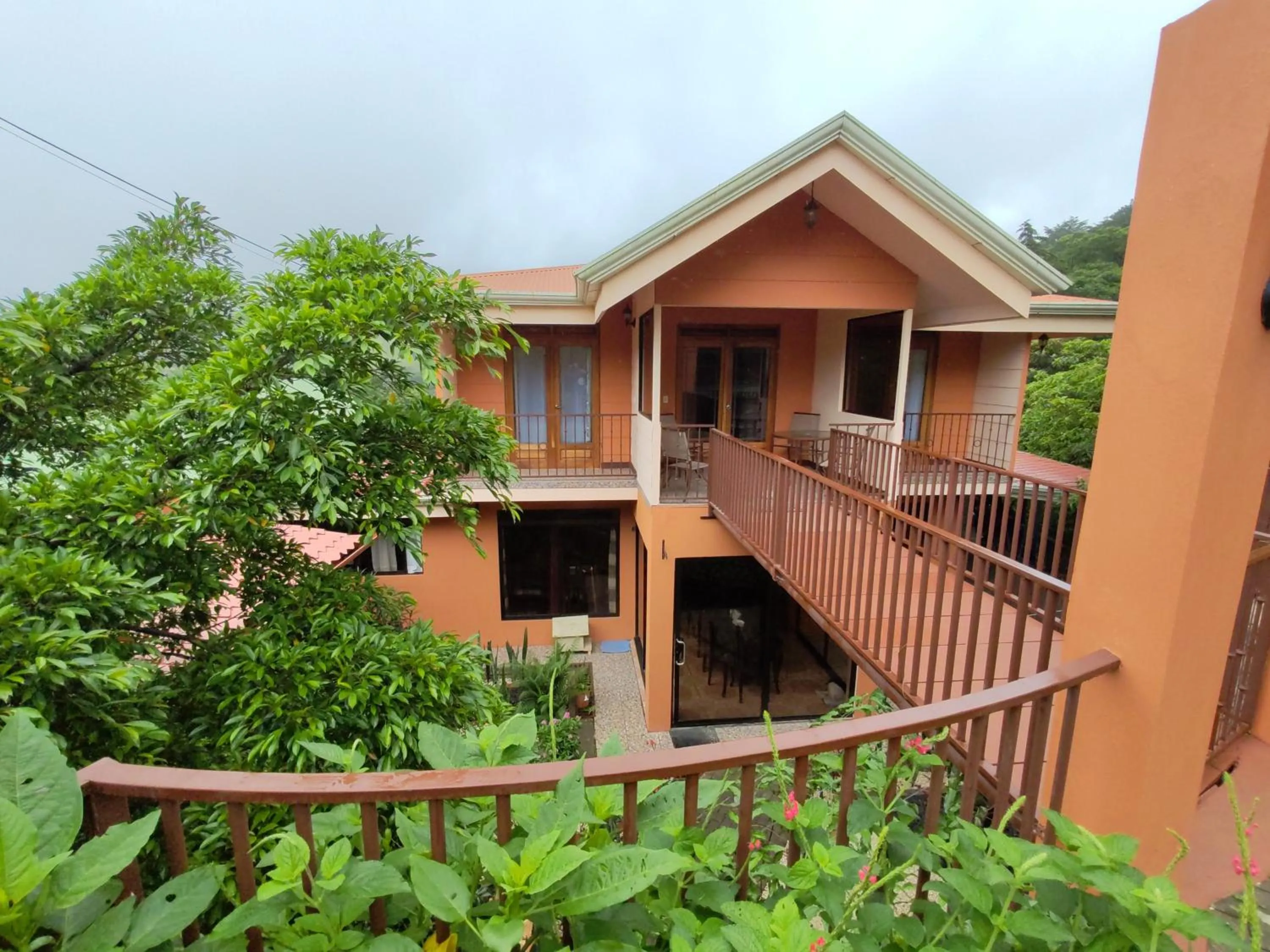 Property building in Mi Casa Su Casa Monteverde