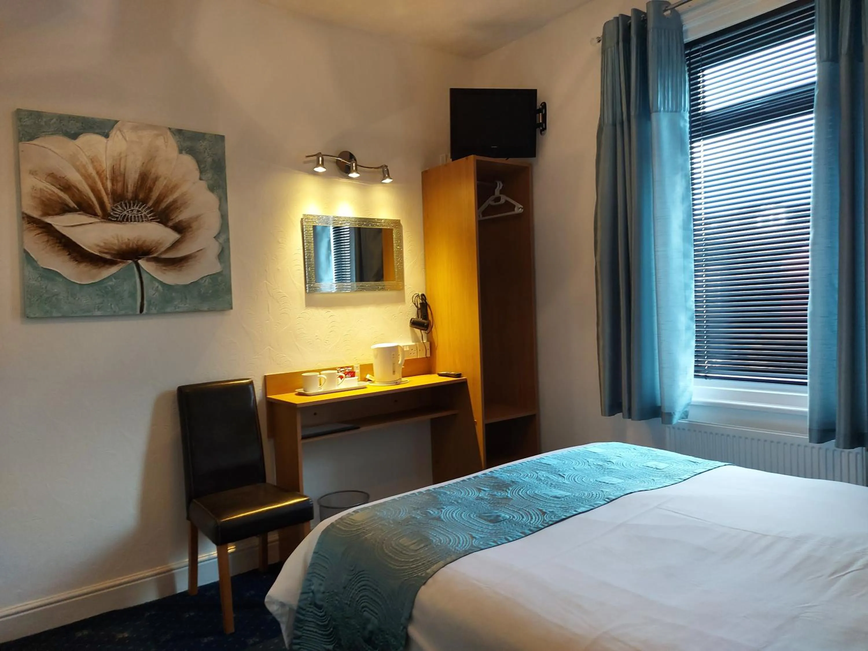 Coffee/tea facilities, Bed in Blackpool Lodge