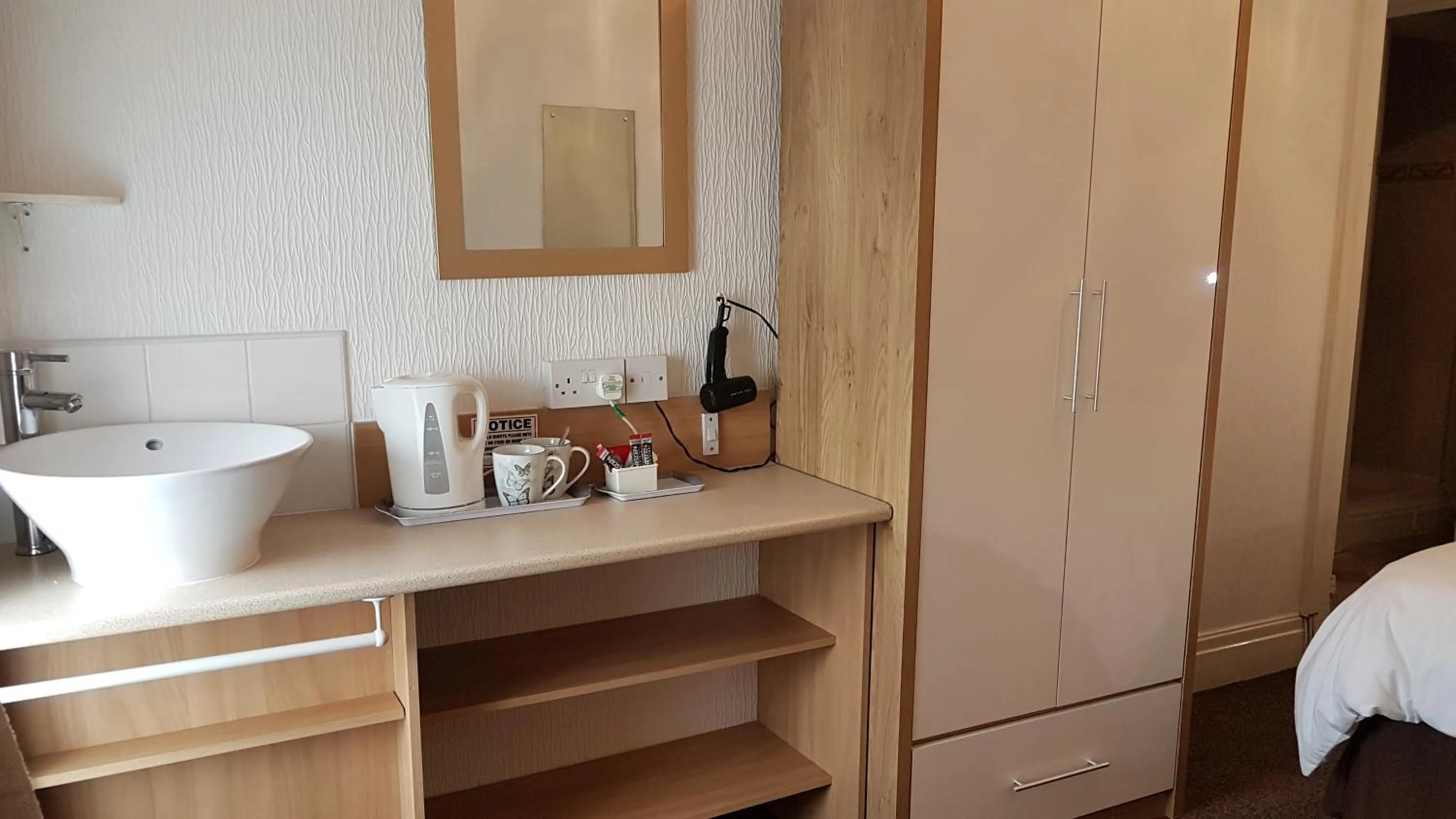 Coffee/tea facilities, Bed in Blackpool Lodge