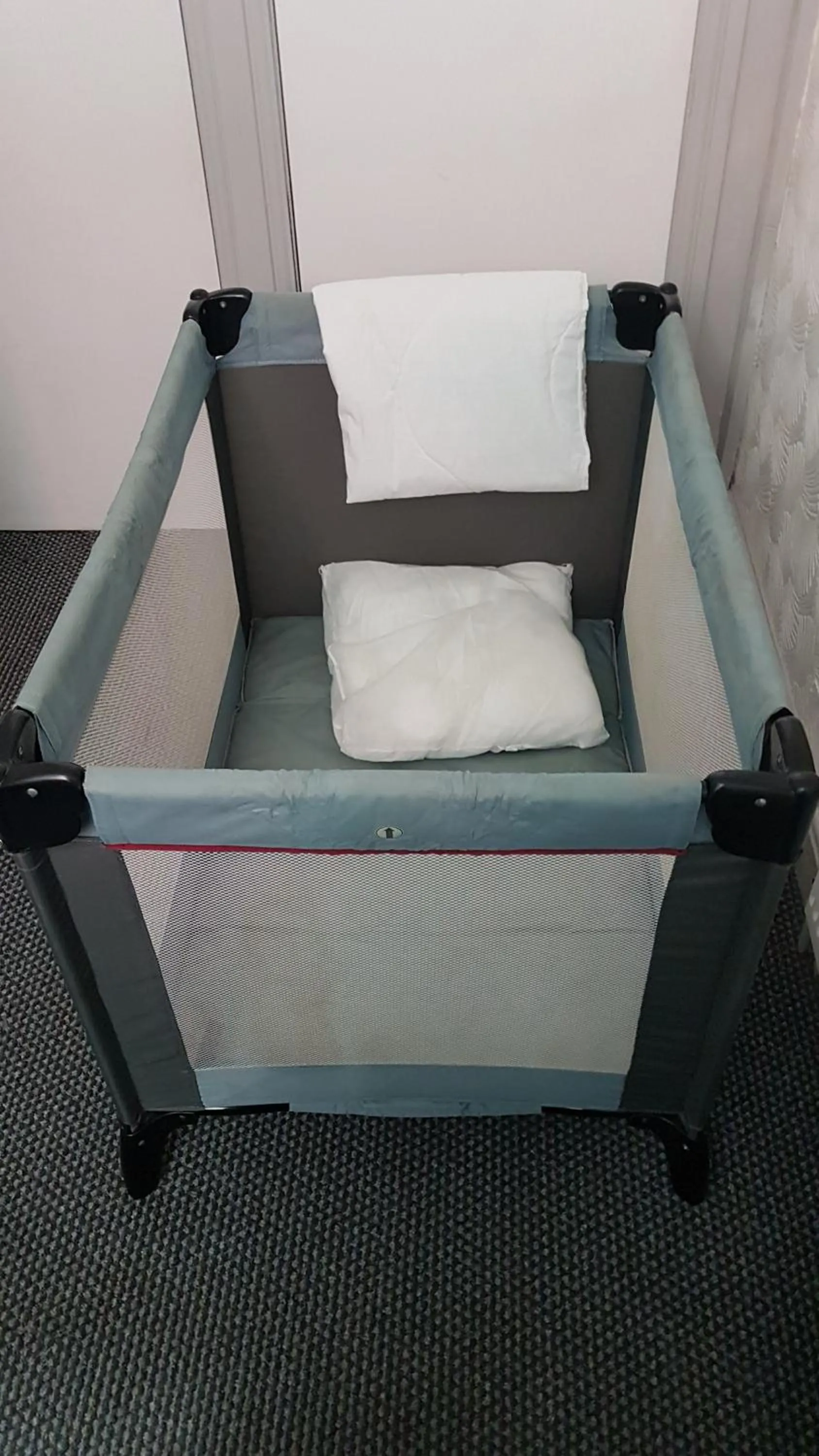 cot, Bed in Blackpool Lodge