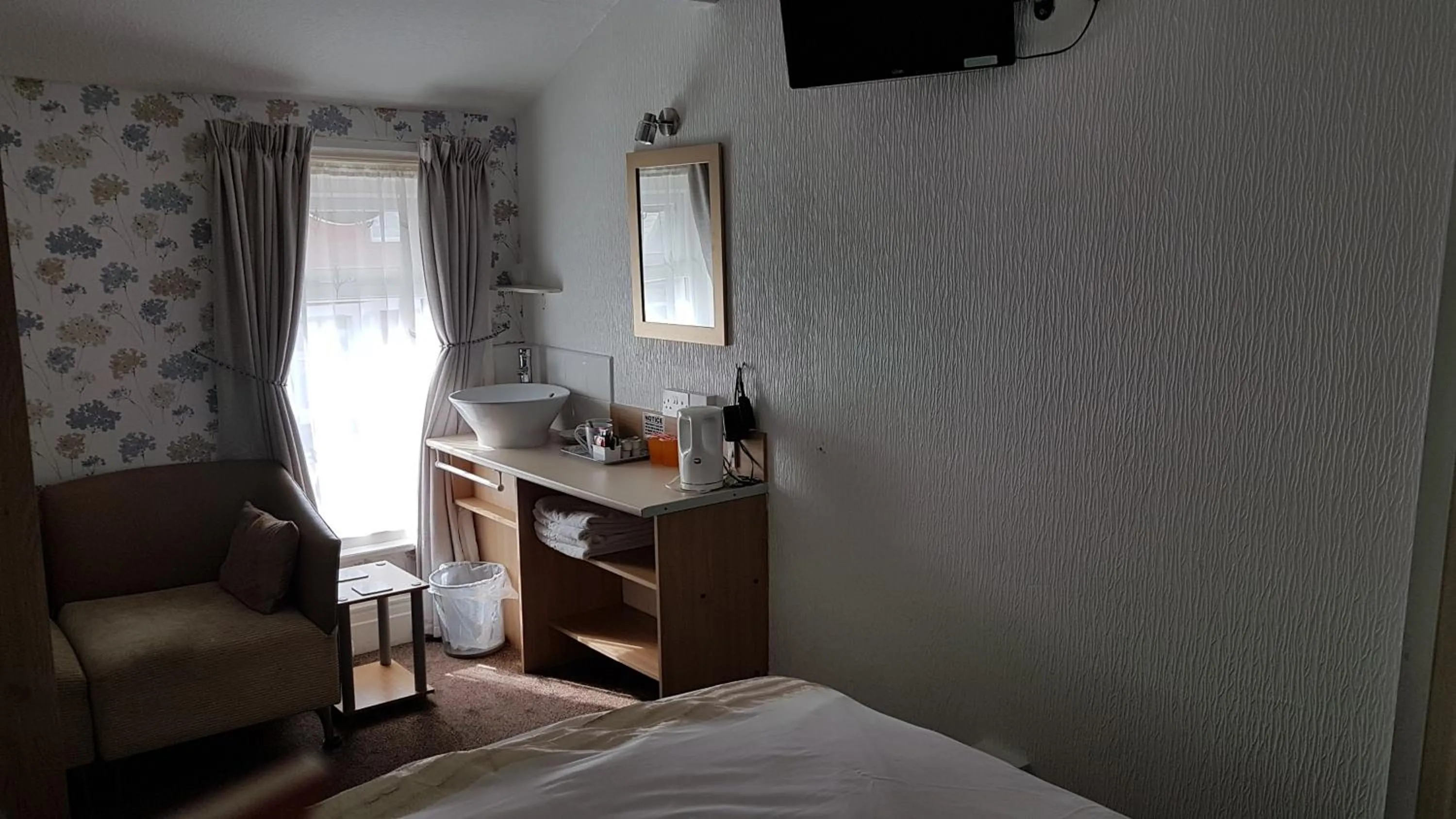 Coffee/tea facilities, Bed in Blackpool Lodge