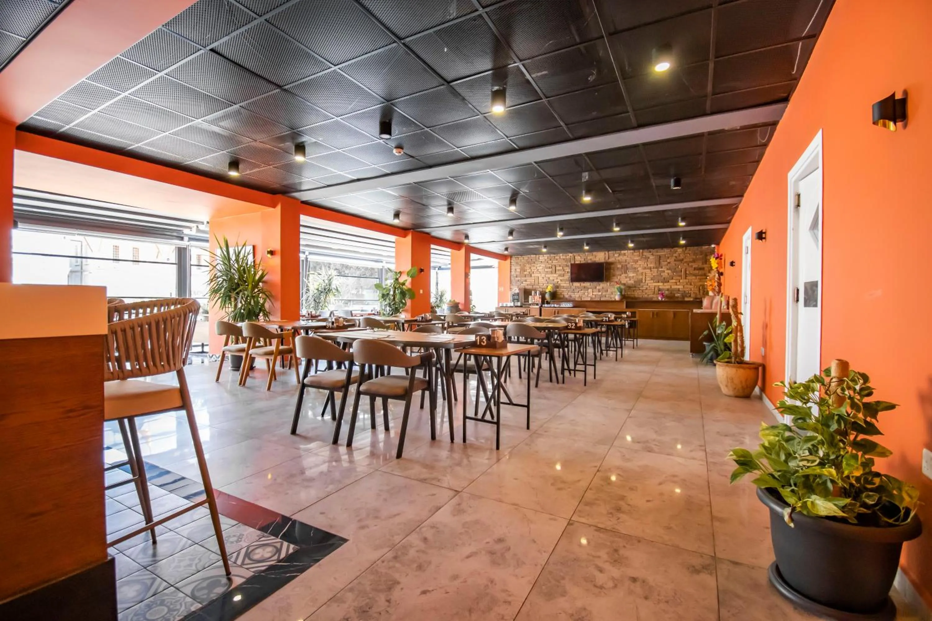 Restaurant/places to eat in Dorana Hotel