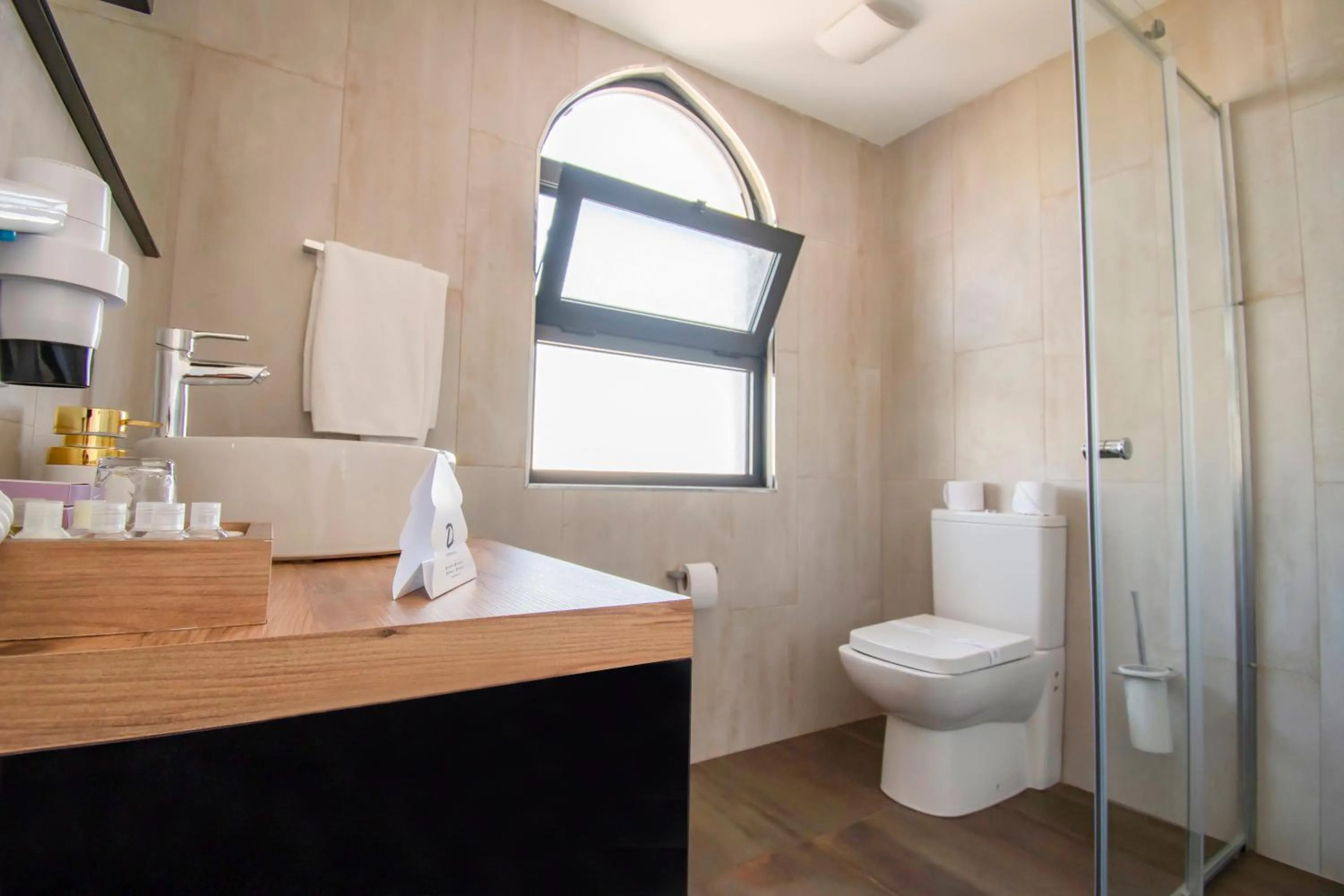 Shower in Dorana Hotel