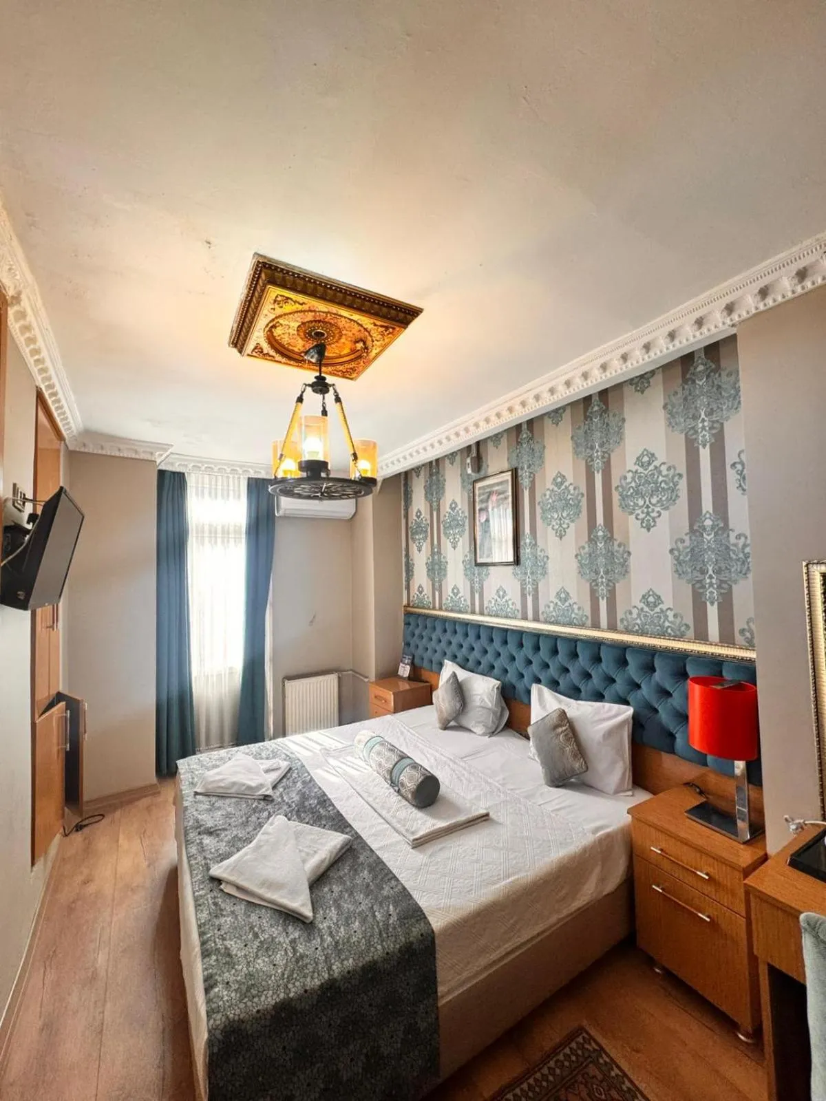 Seating area, Bed in GOLDEN PALACE SEA ViEW