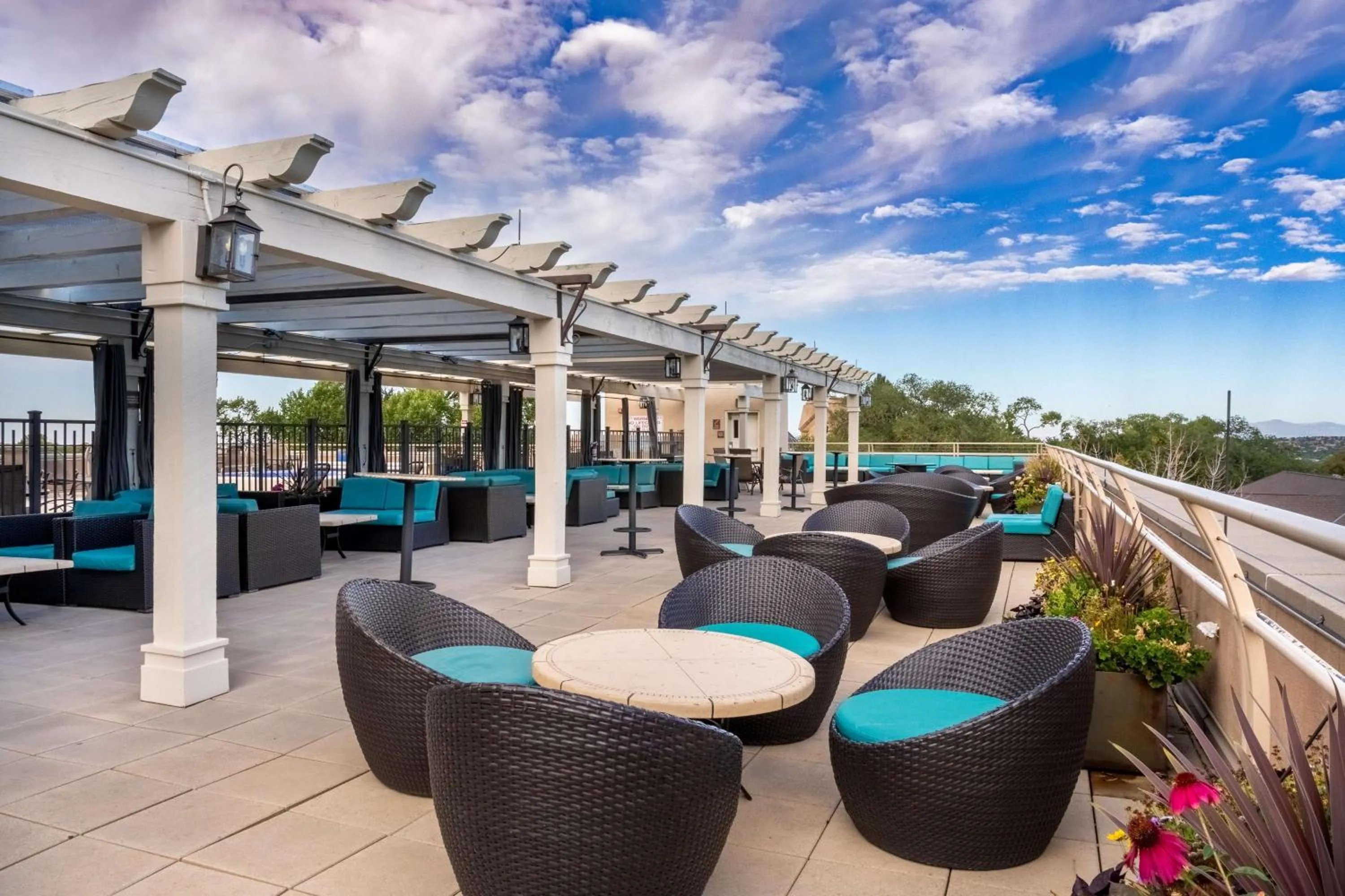 Lounge or bar in Drury Plaza Hotel in Santa Fe