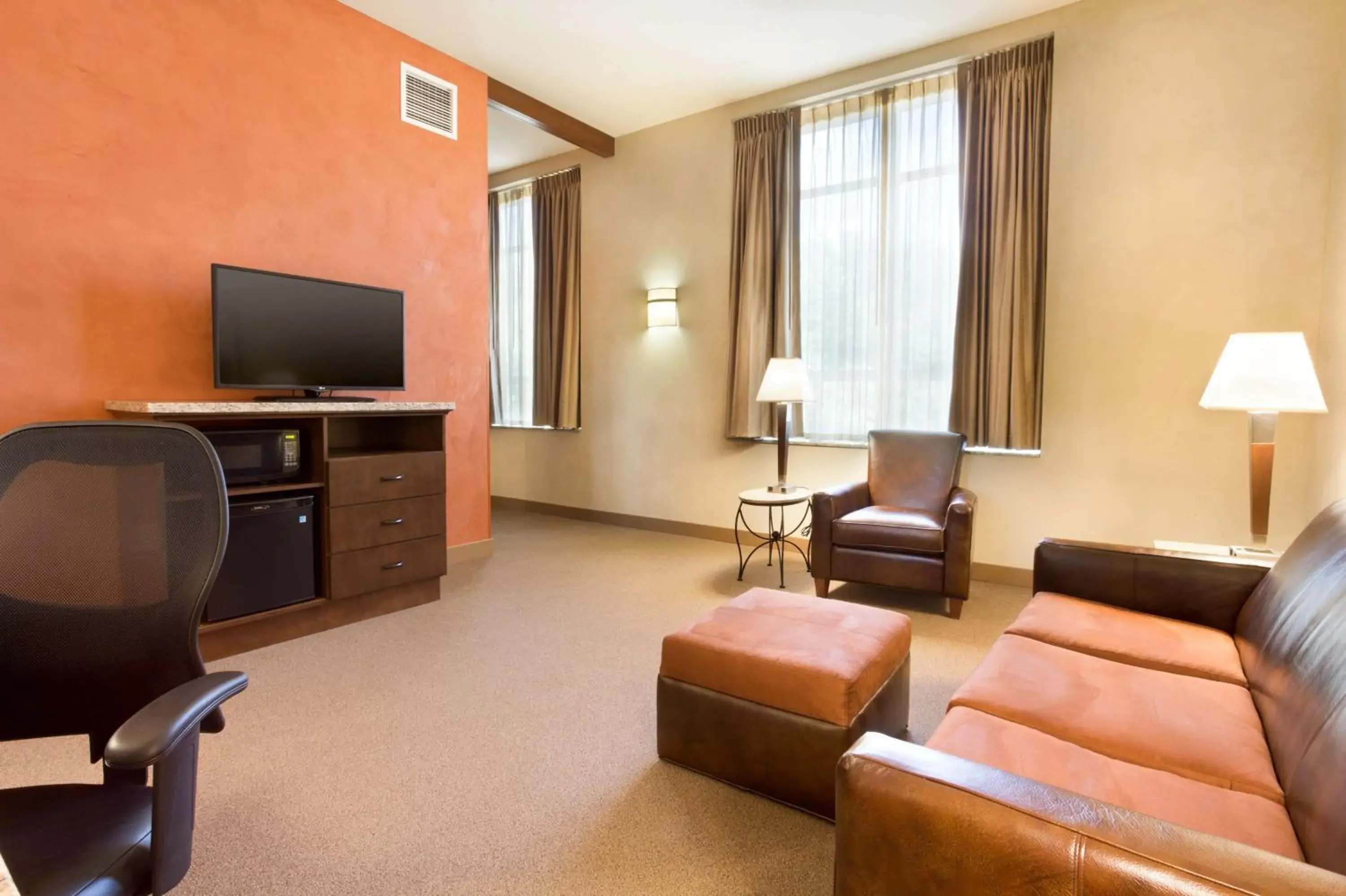 Superior King Suite with Soaking Tub in Drury Plaza Hotel in Santa Fe Superior King Suite with Soaking Tub in Drury Plaza Hotel in Santa Fe