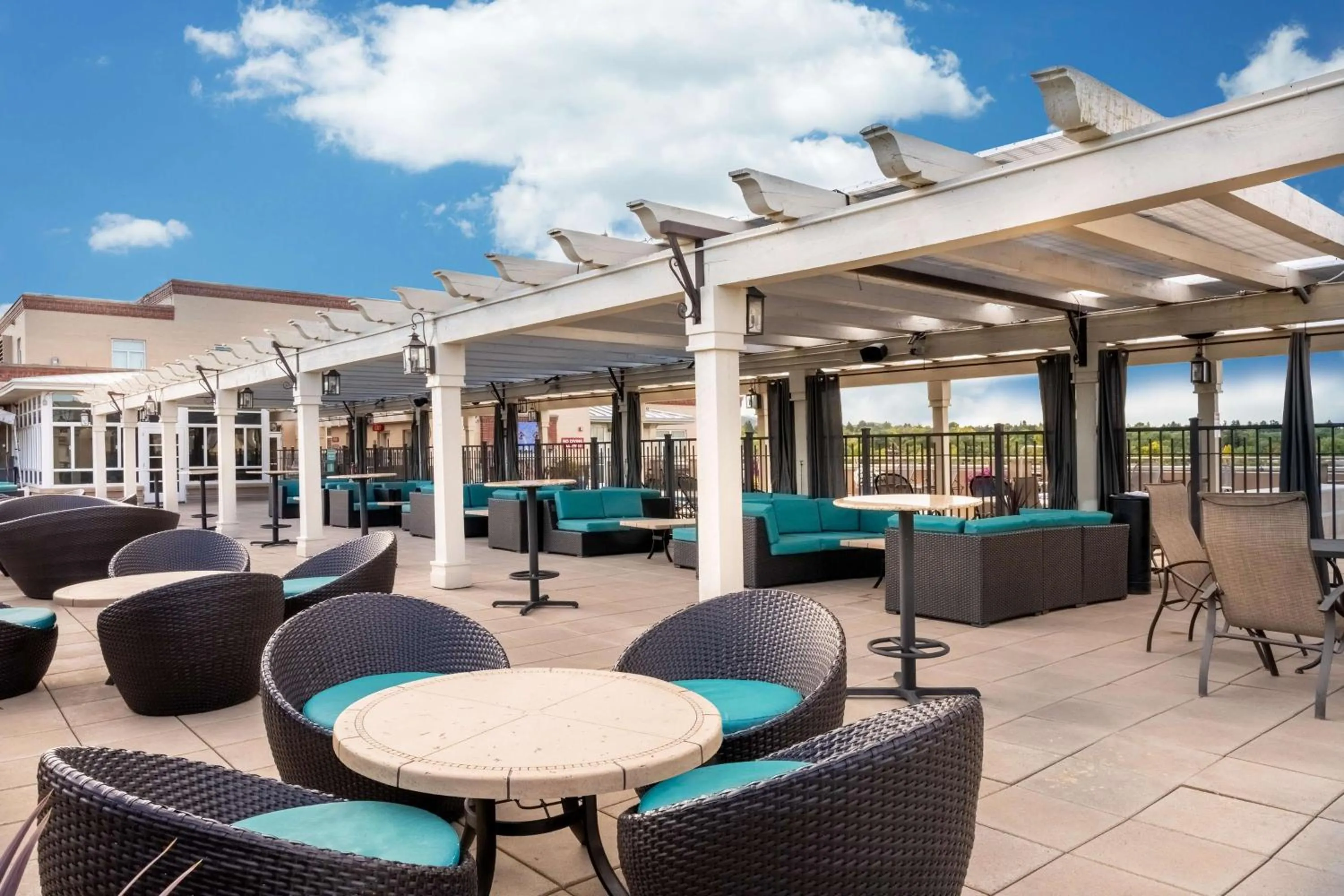 Lounge or bar in Drury Plaza Hotel in Santa Fe