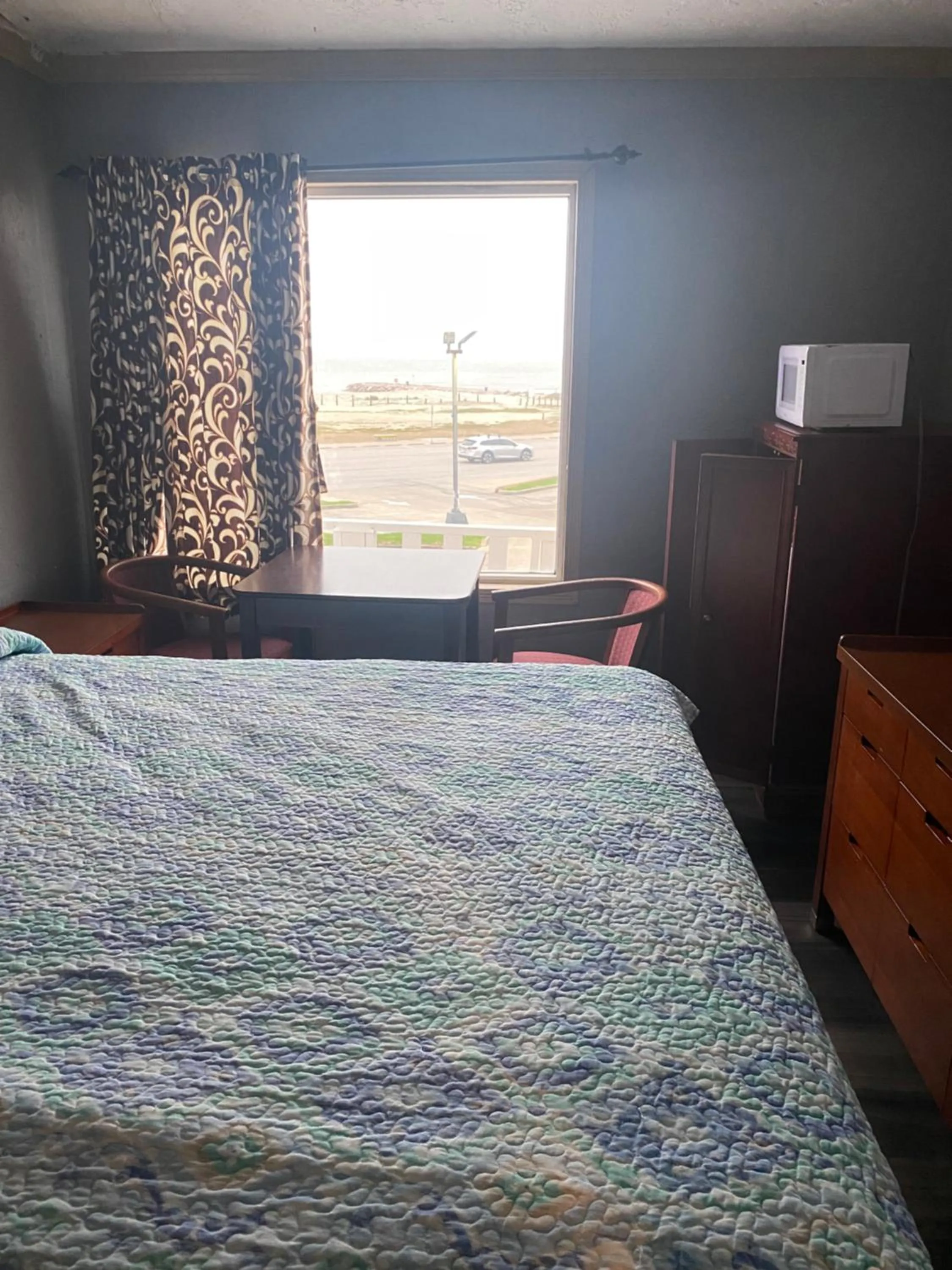 Bed in Surf Motel and Apartments