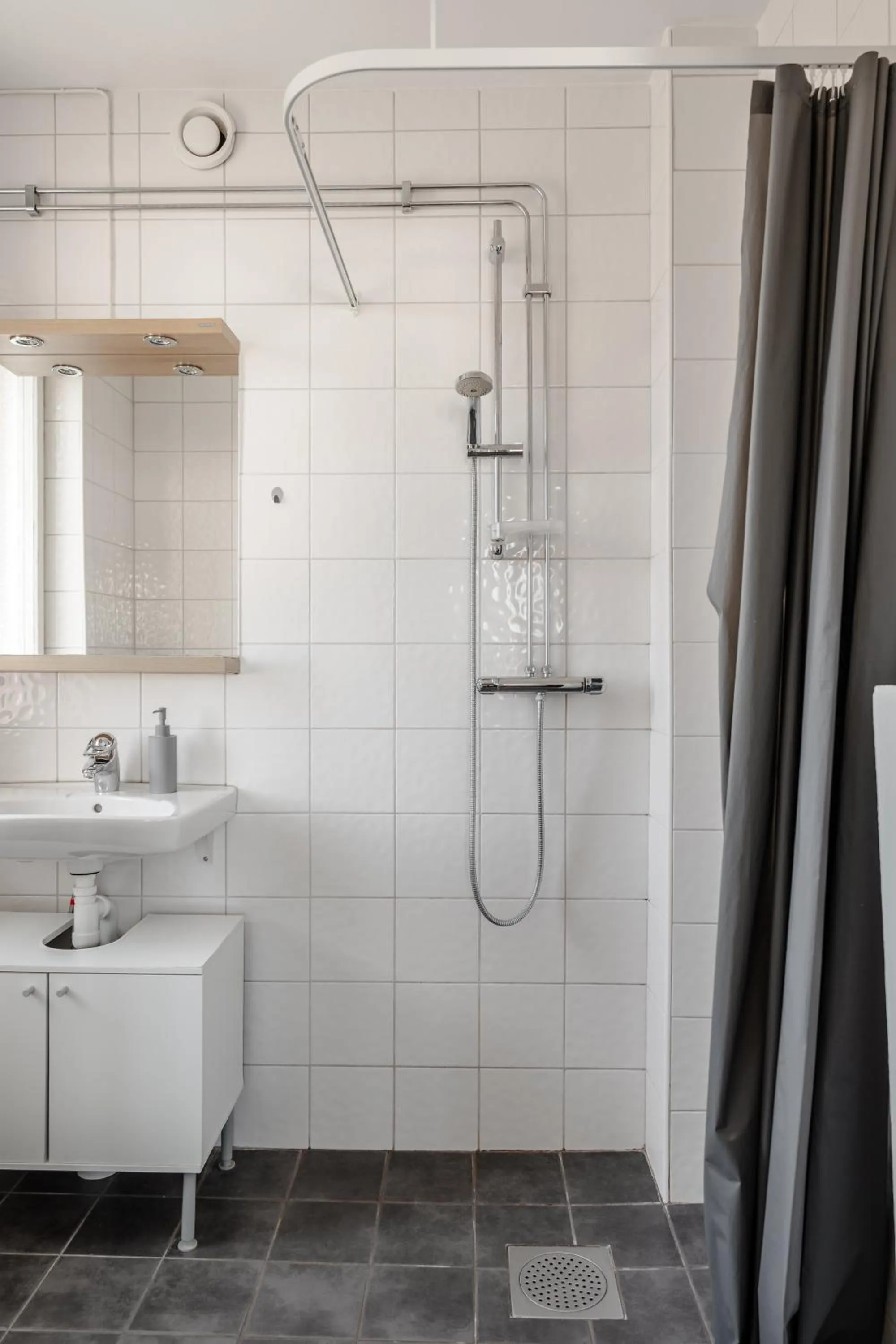 Bathroom in Saxvikens vandrarhem