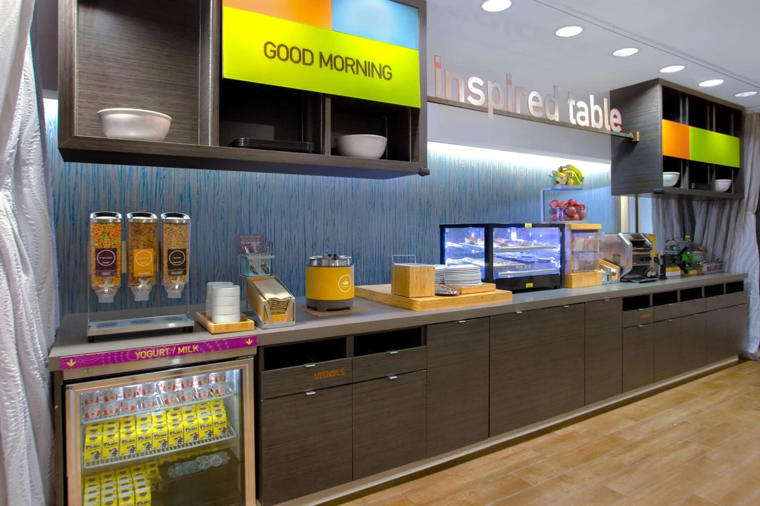 Breakfast in Home2 Suites By Hilton Omaha West