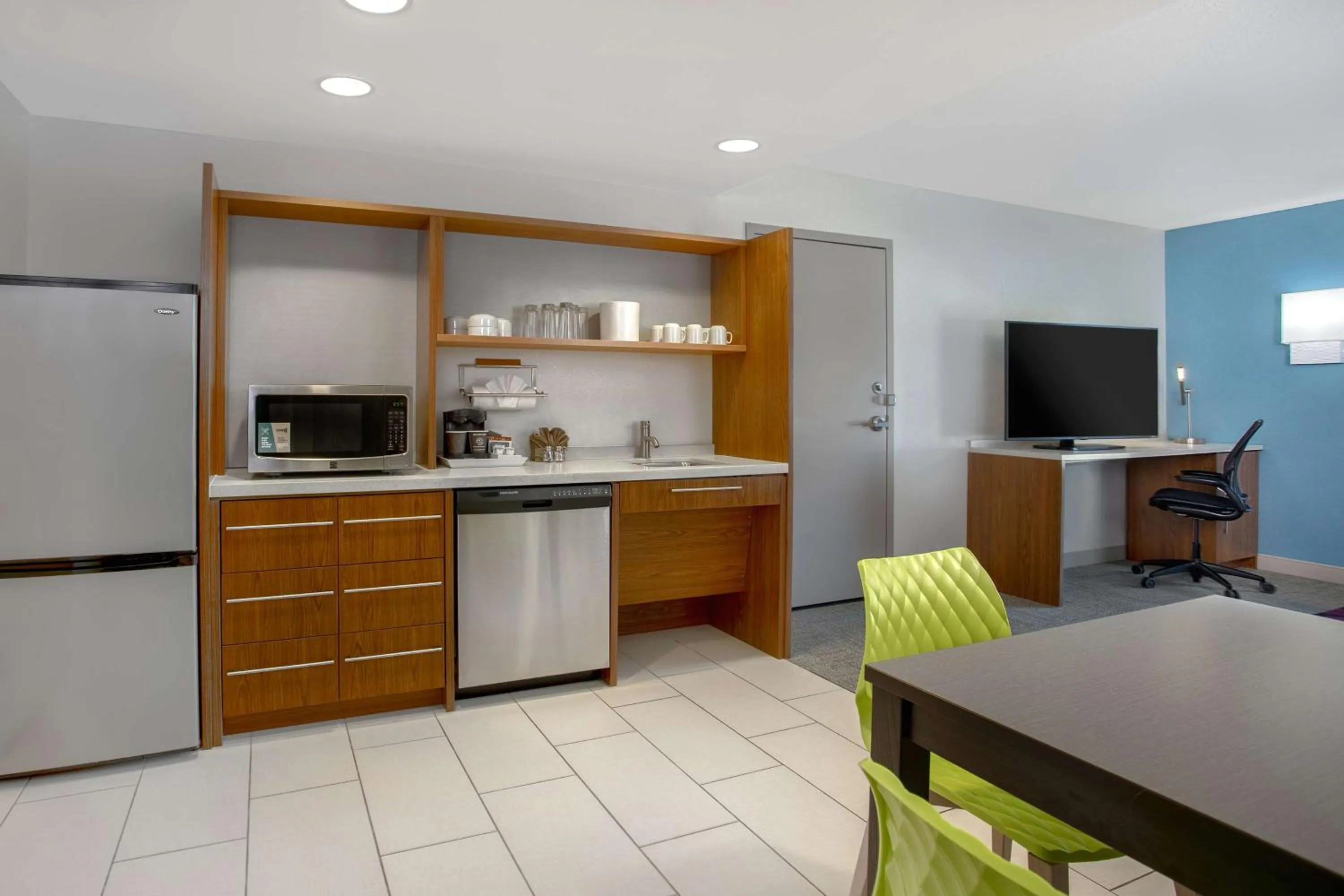 Kitchen or kitchenette in Home2 Suites By Hilton Omaha West