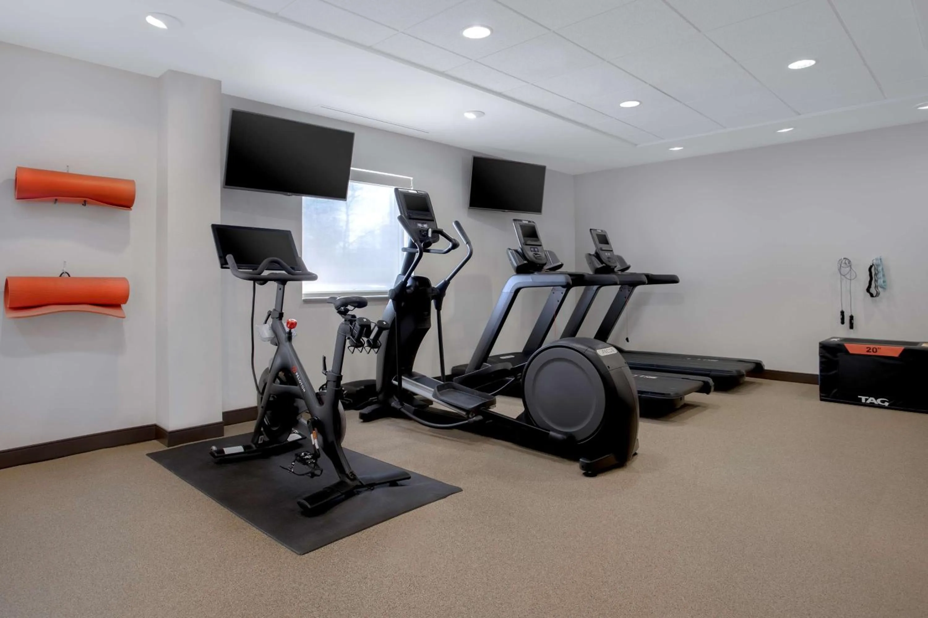 Fitness centre/facilities in Home2 Suites By Hilton Omaha West
