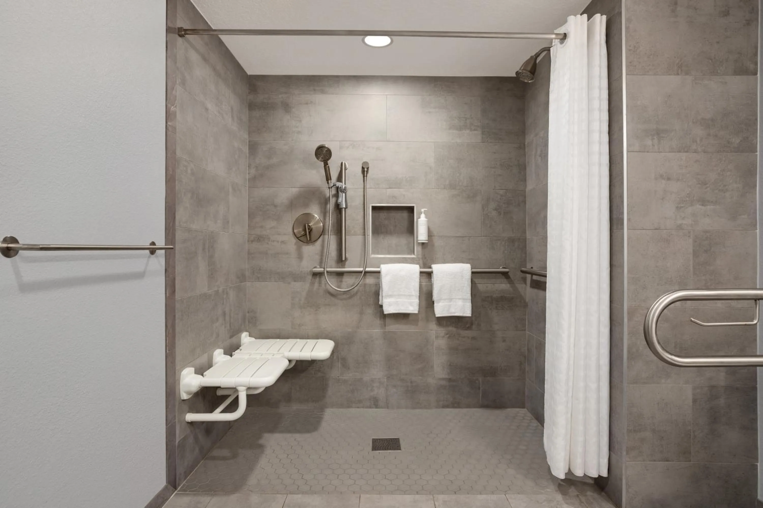 Shower in Home Inn & Suites