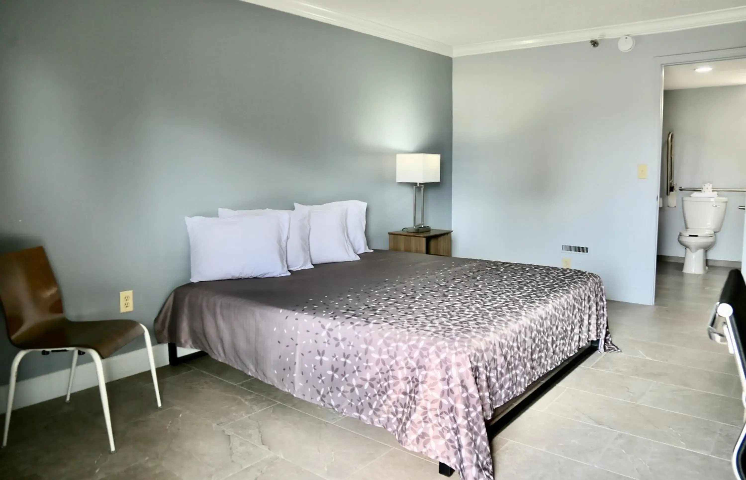 Standard Single Room in Home Inn & Suites Standard Single Room in Home Inn & Suites