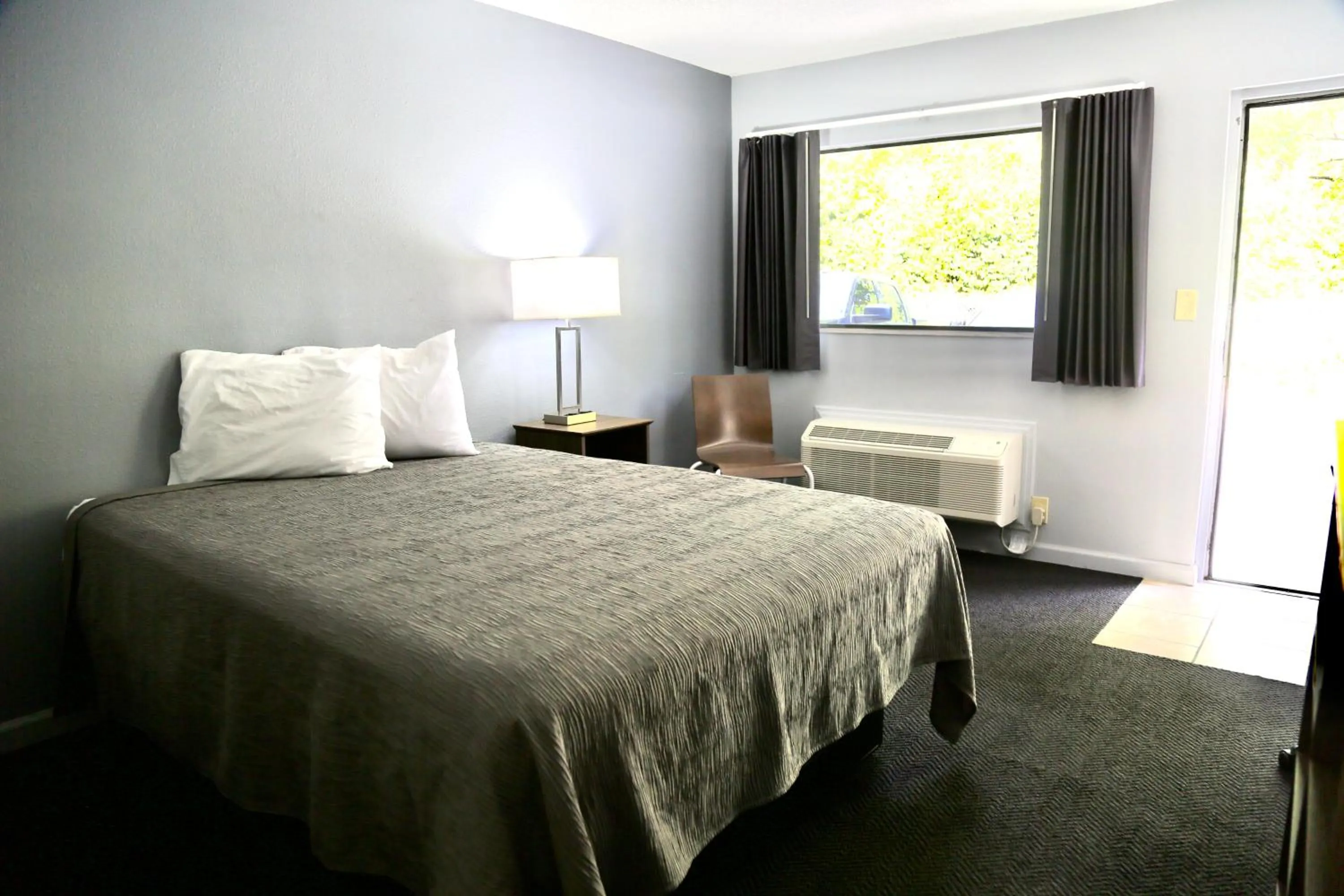 Bed in Home Inn & Suites