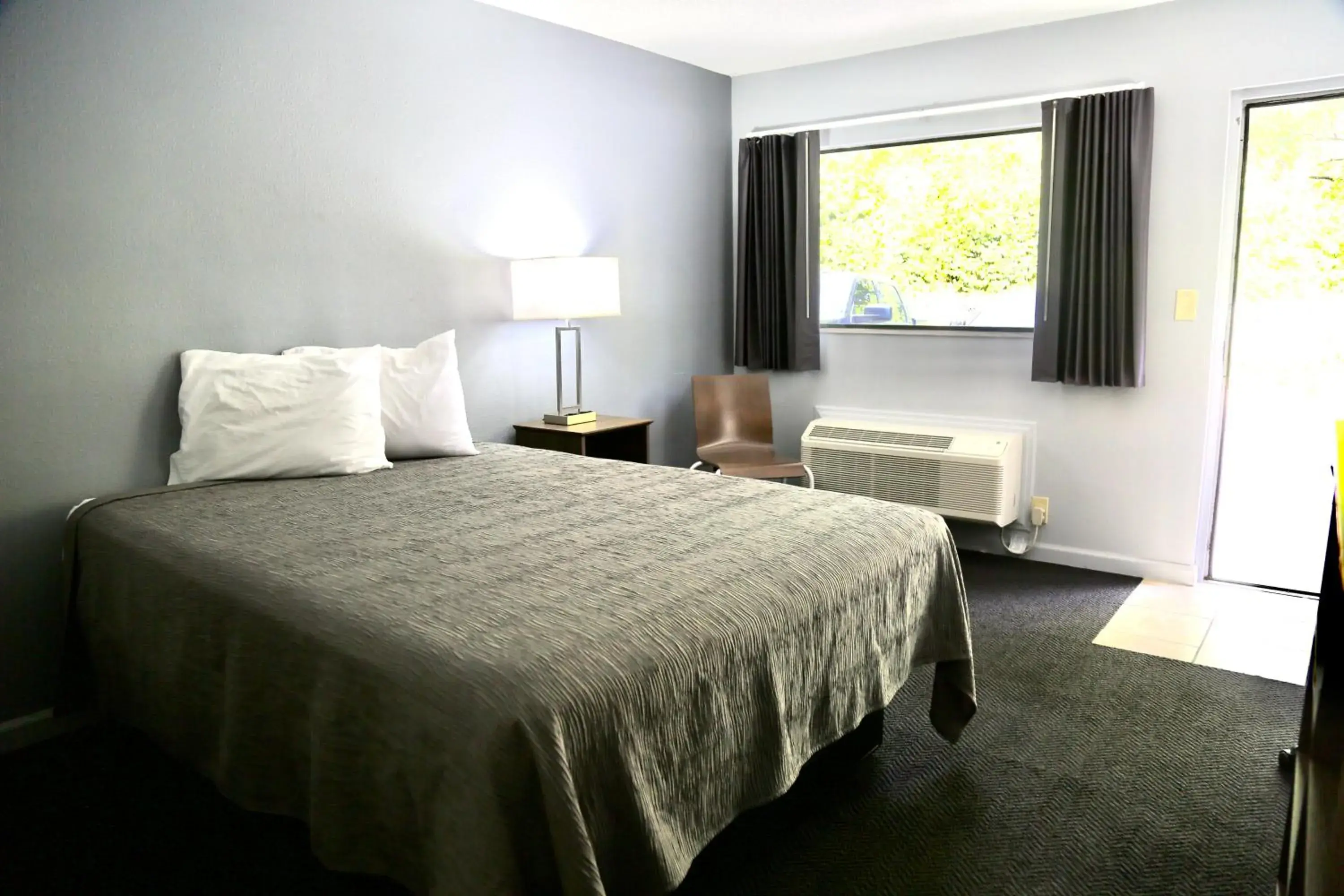 Standard Queen Room in Home Inn & Suites Standard Queen Room in Home Inn & Suites