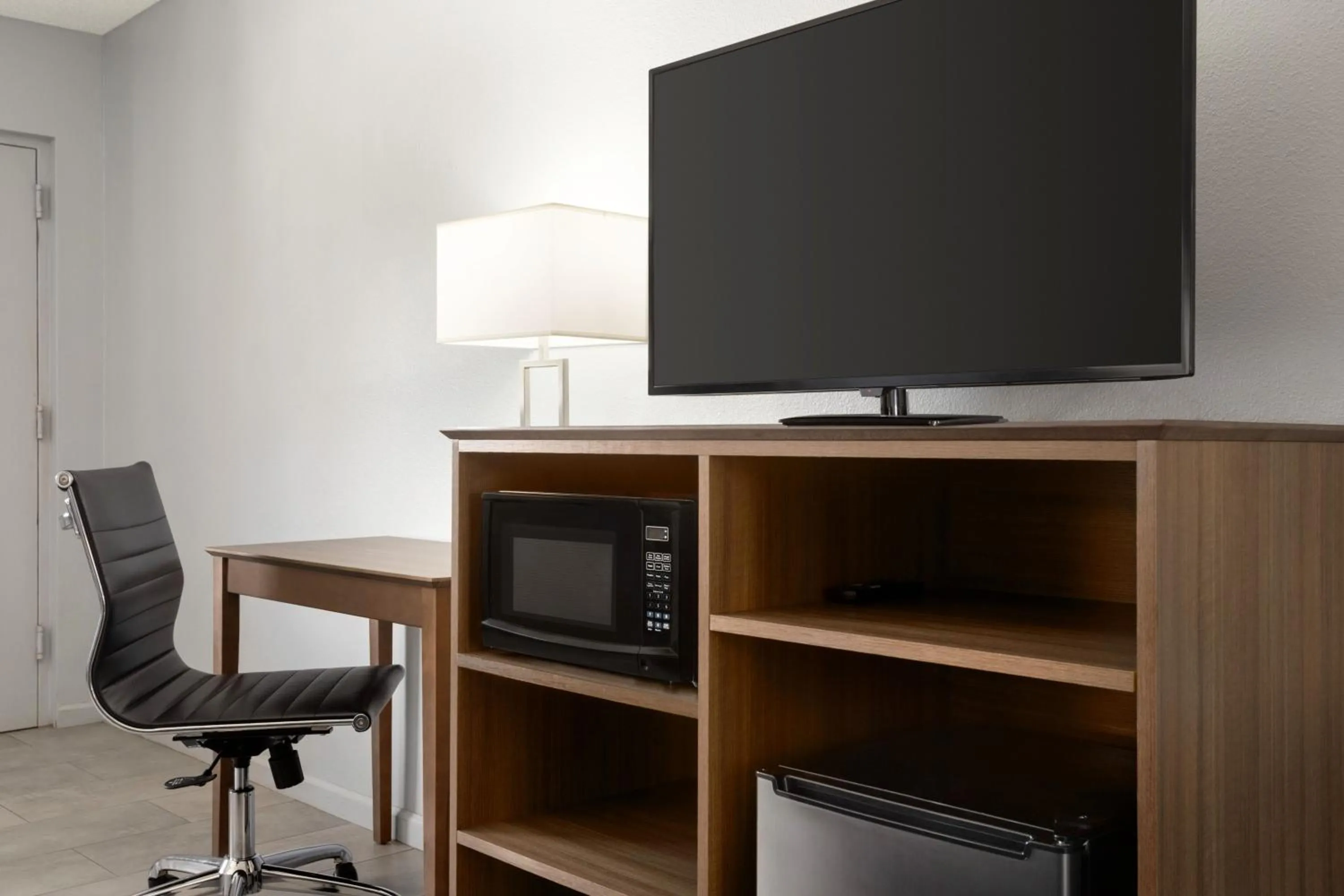 TV and multimedia in Home Inn & Suites