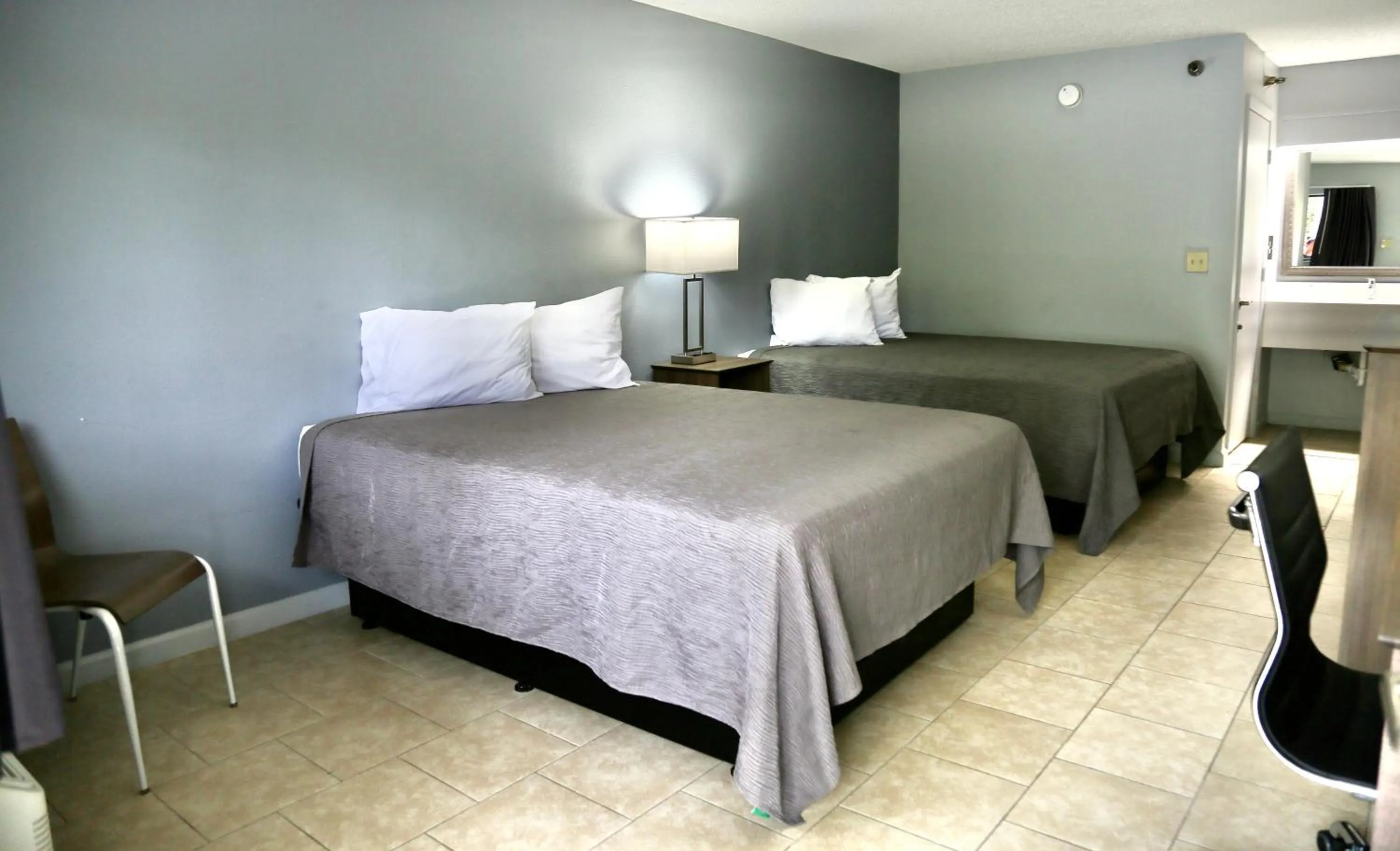 Bedroom, Bed in Home Inn & Suites