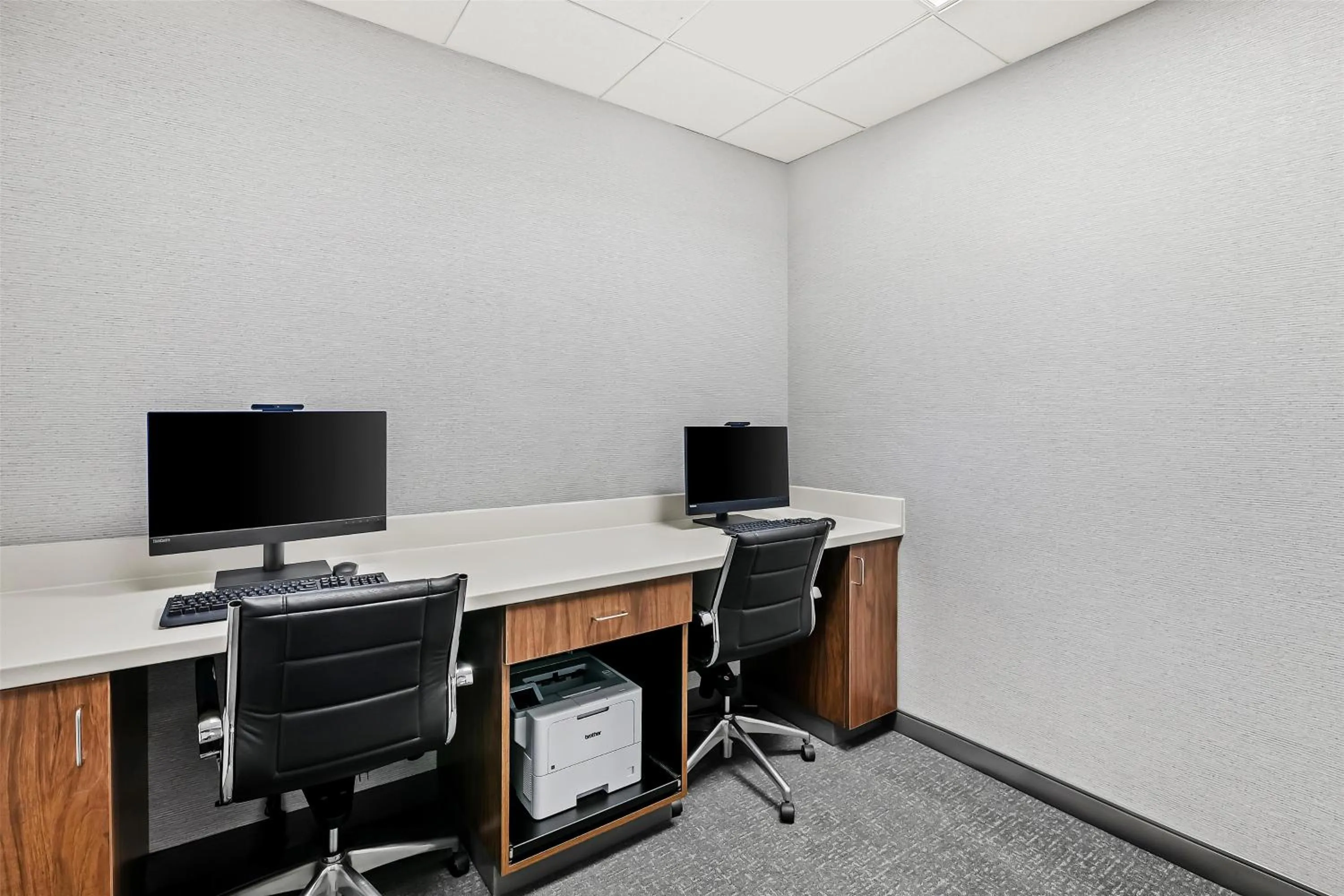 Business facilities in Hampton Inn Omaha/West Dodge Road, Old Mill