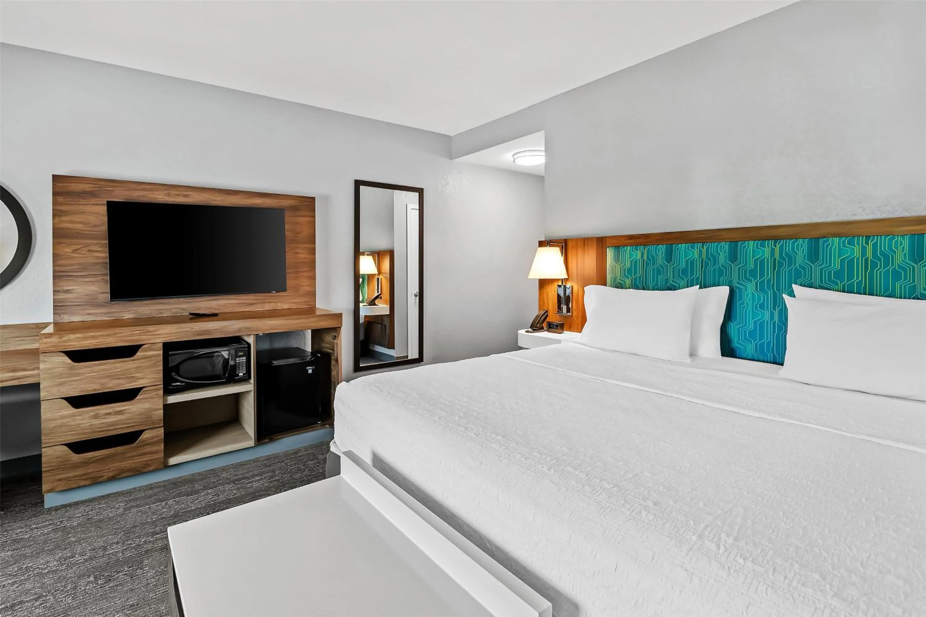 Bed in Hampton Inn Omaha/West Dodge Road, Old Mill