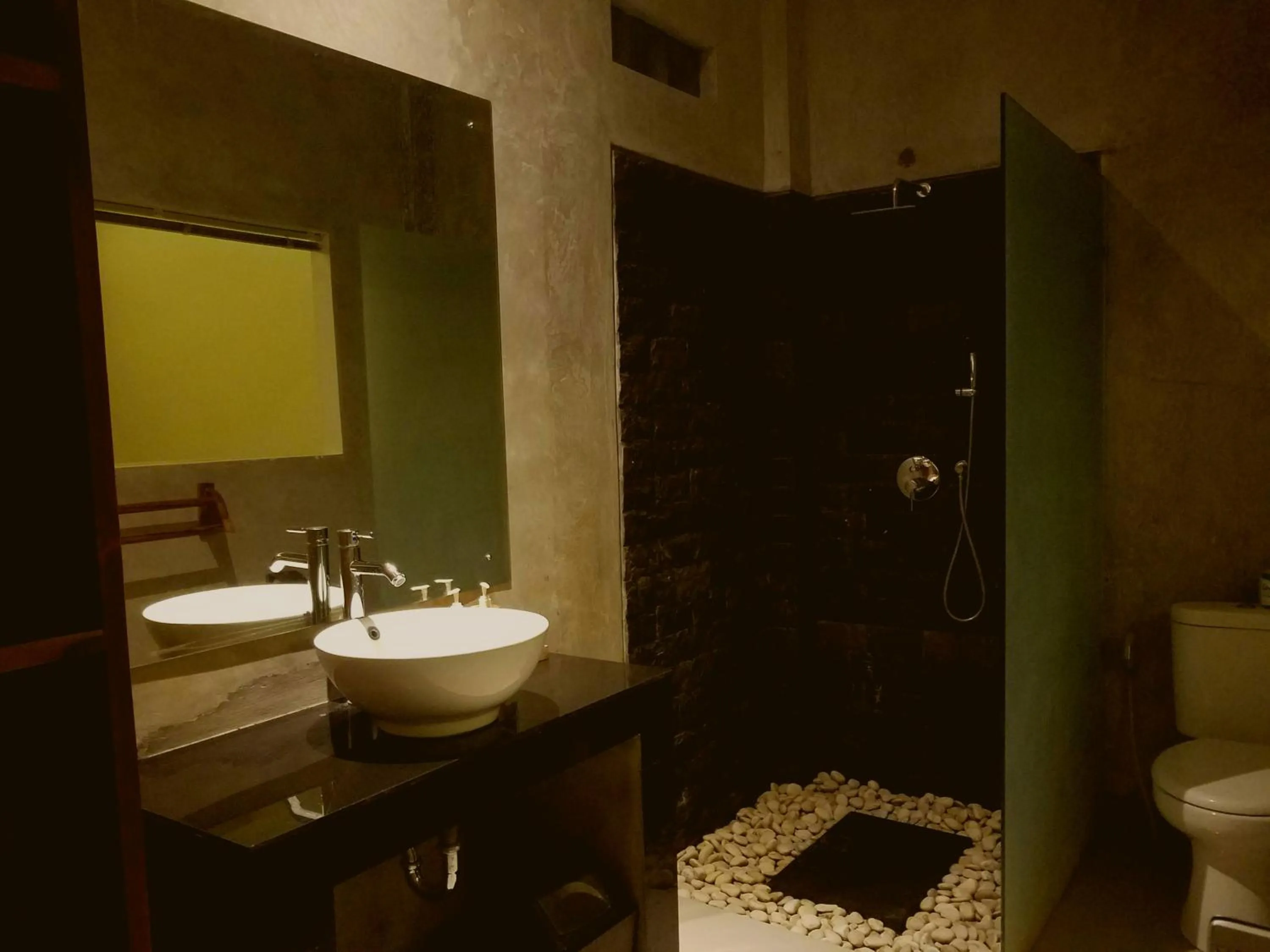 Shower in Angsoka Bungalow