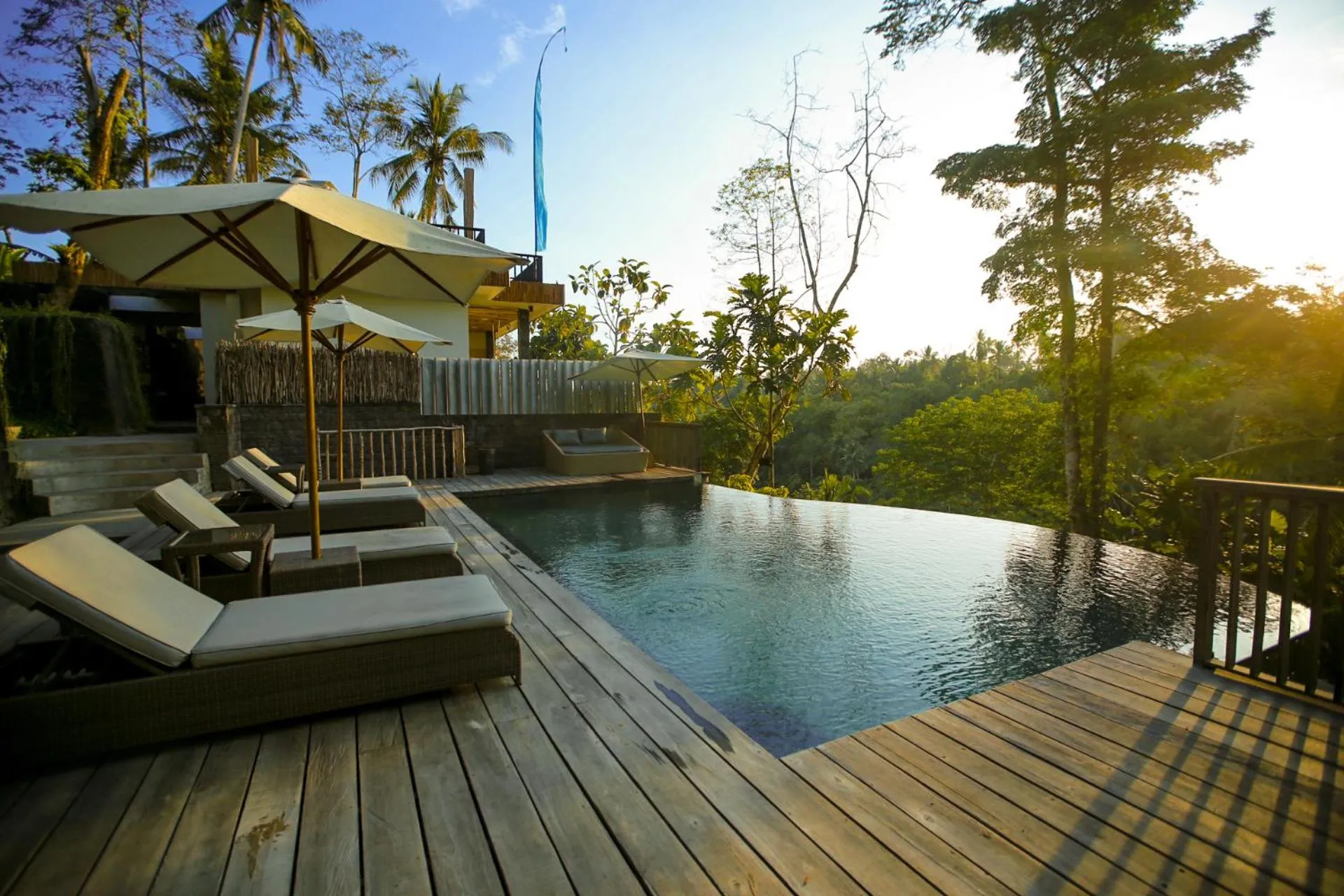 Swimming pool in Angsoka Bungalow