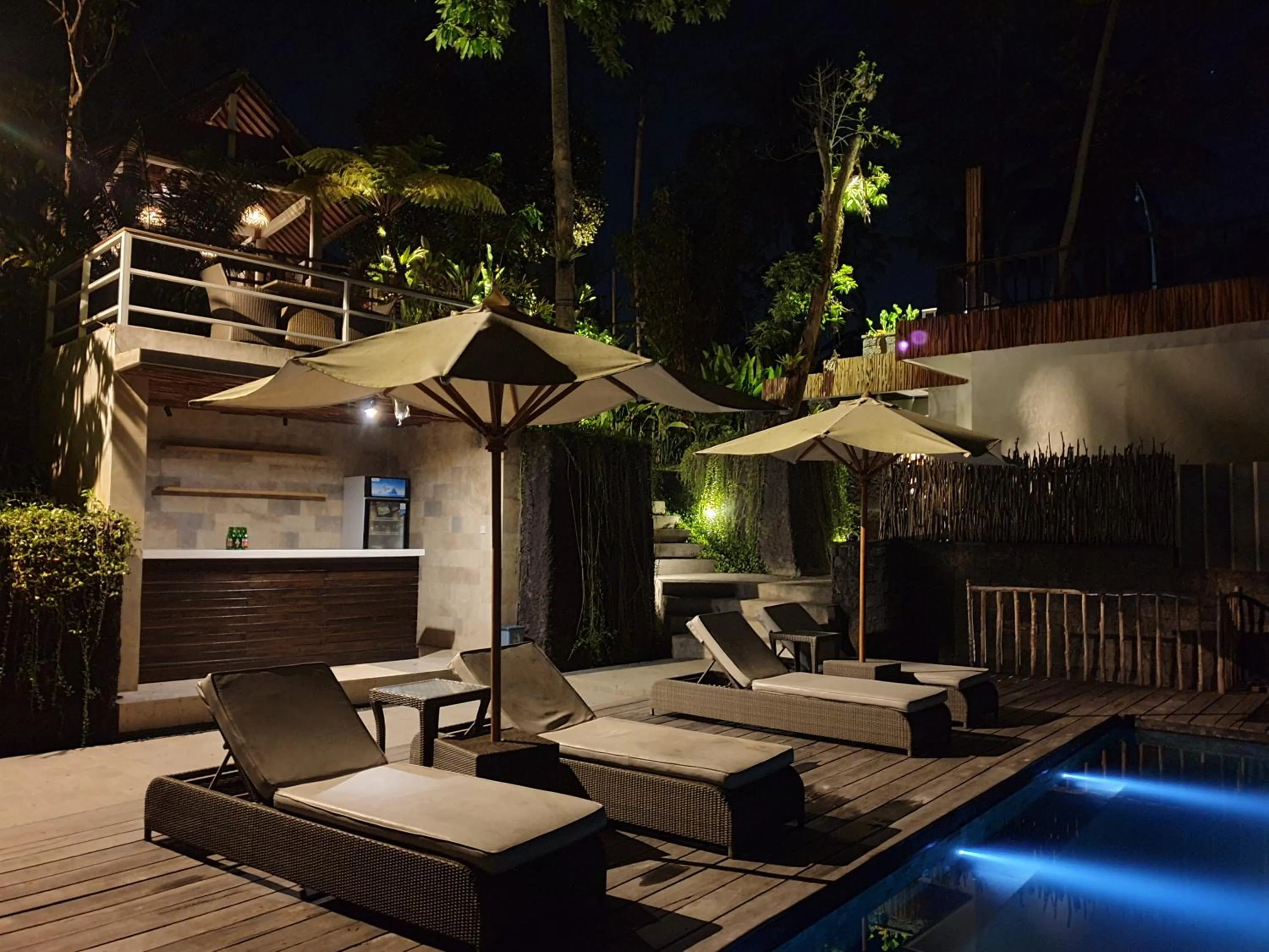 Swimming pool in Angsoka Bungalow