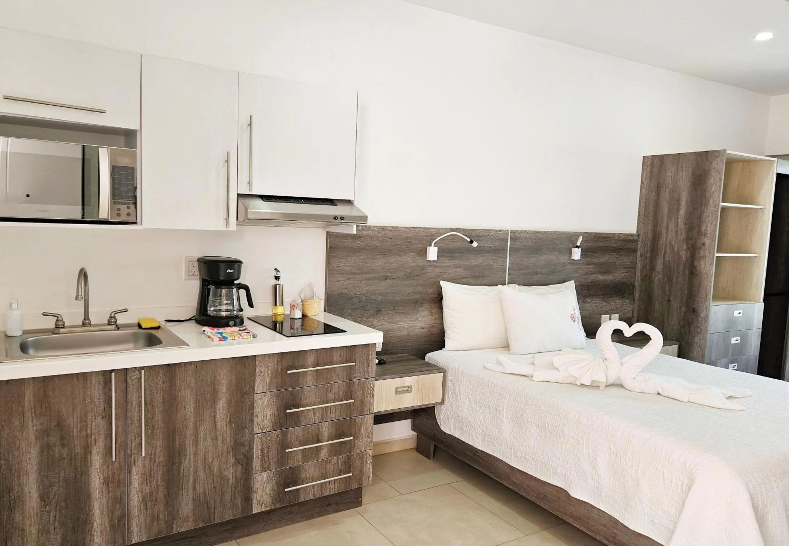 Kitchen or kitchenette, Bed in Casa Xtao Hotel