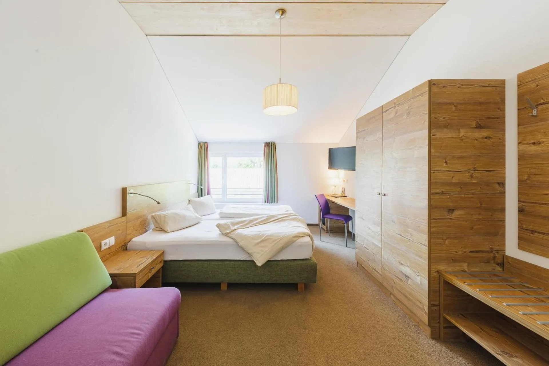 Photo of the whole room, Bed in Motel Engel - self checkin