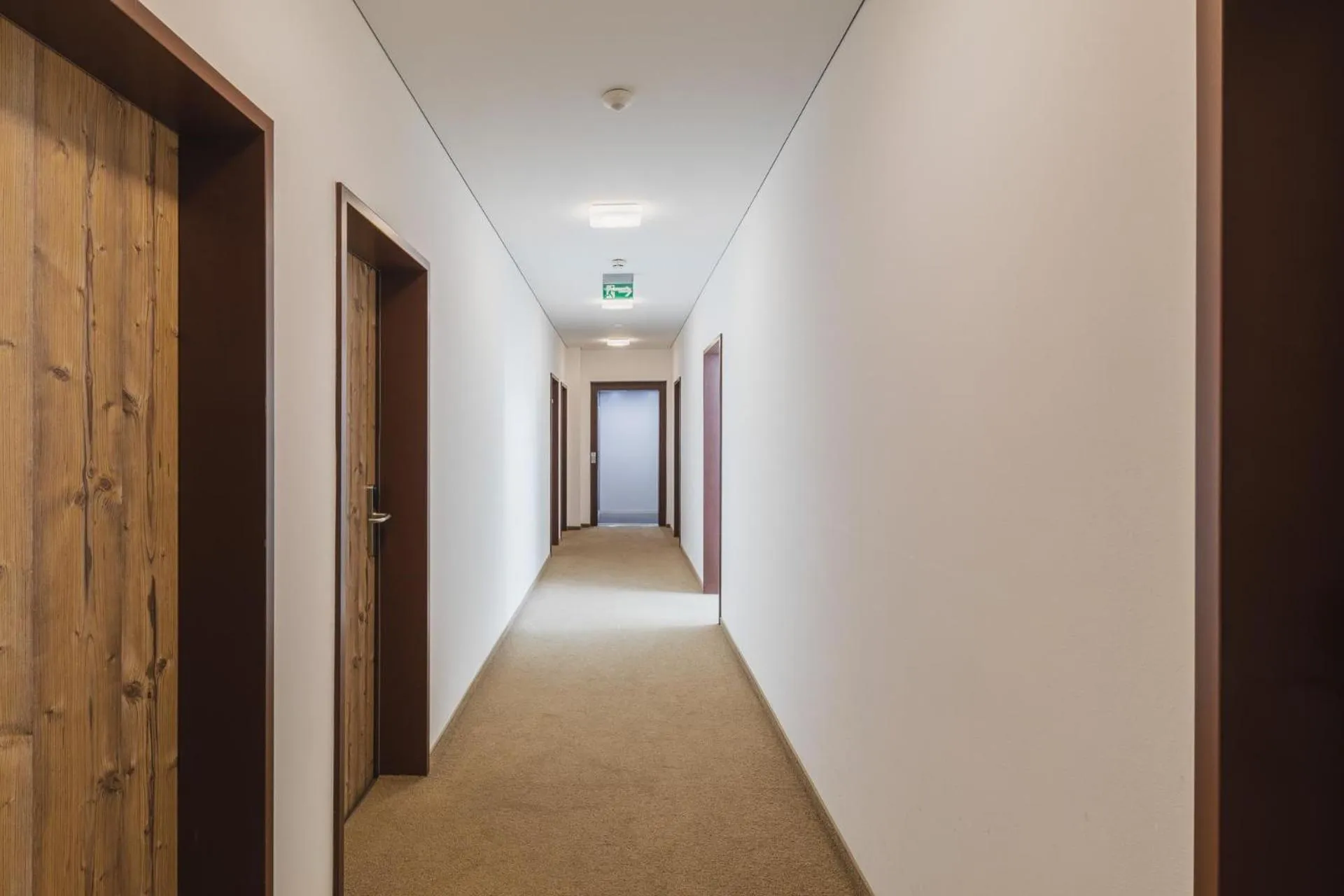 Photo of the whole room in Motel Engel - self checkin