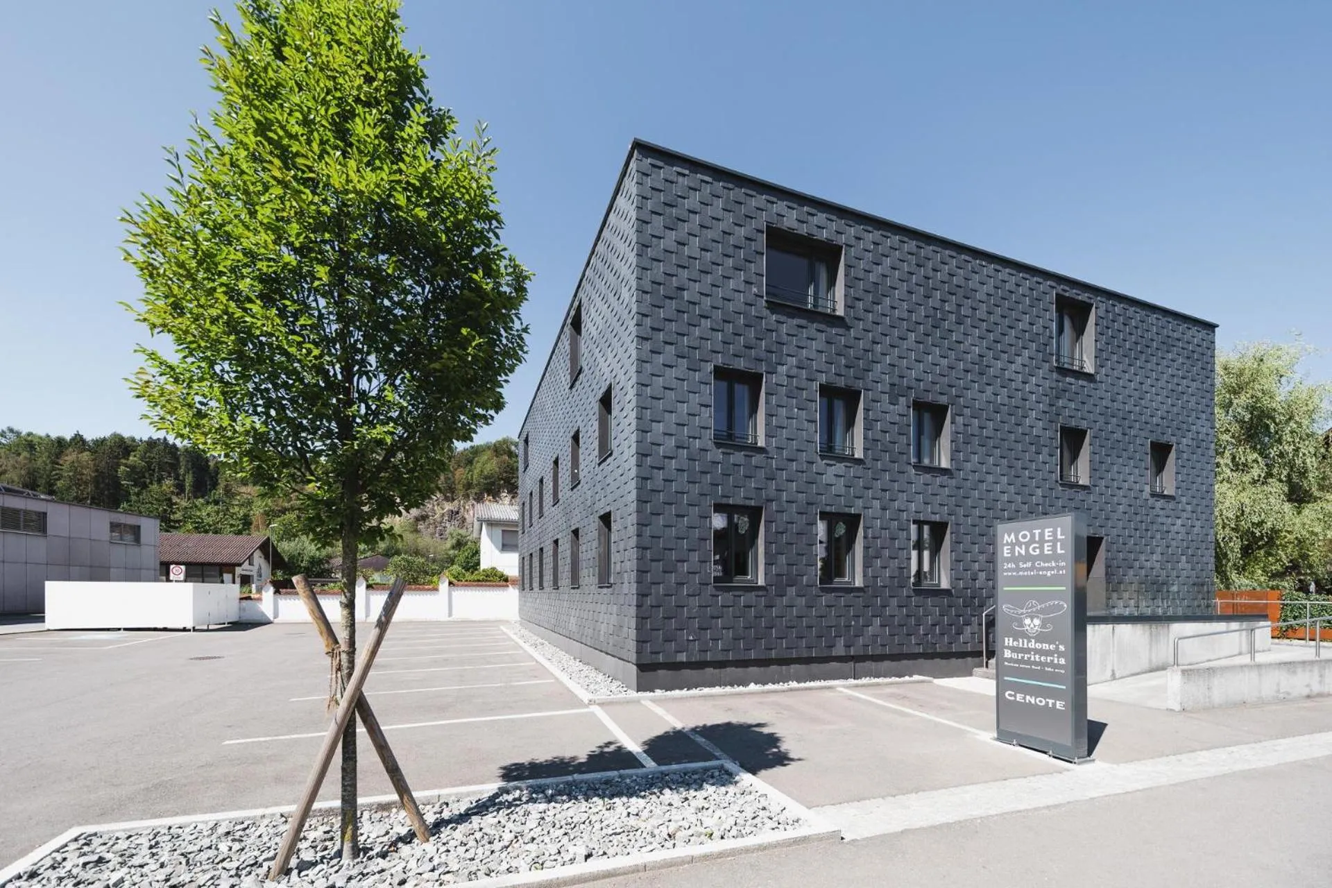 Property building in Motel Engel - self checkin