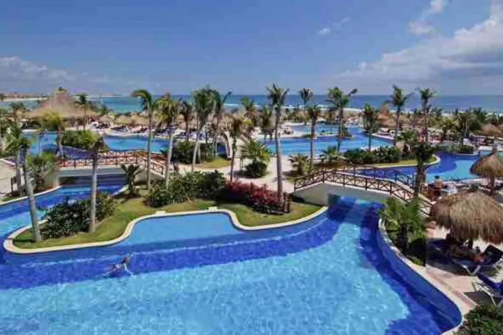 Luxury Apartment with M Benz and & Driver Included