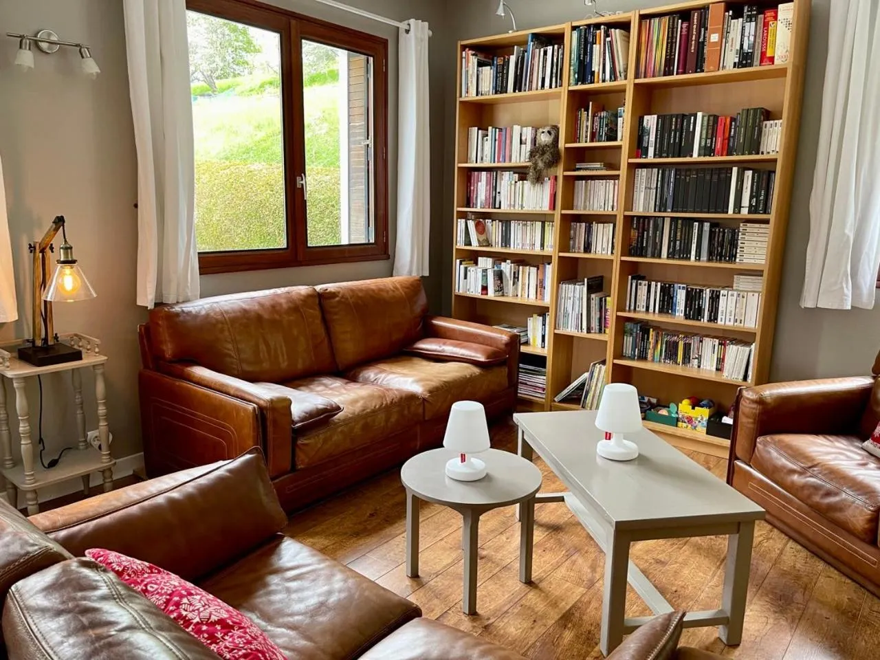 Communal lounge/ TV room in Hôtel Chalet Le Panoramique