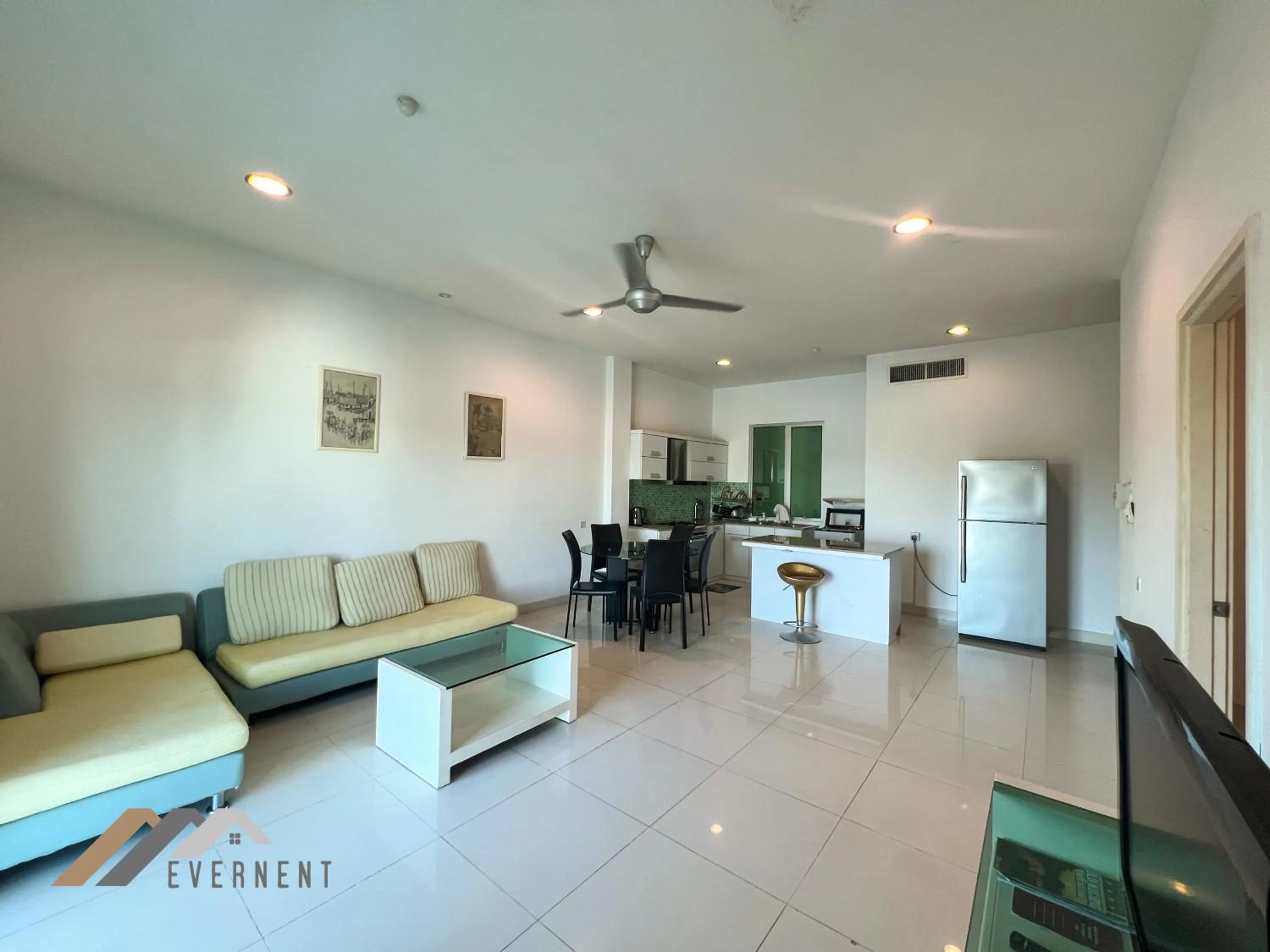 Living room in Mciti Suites by Evernent