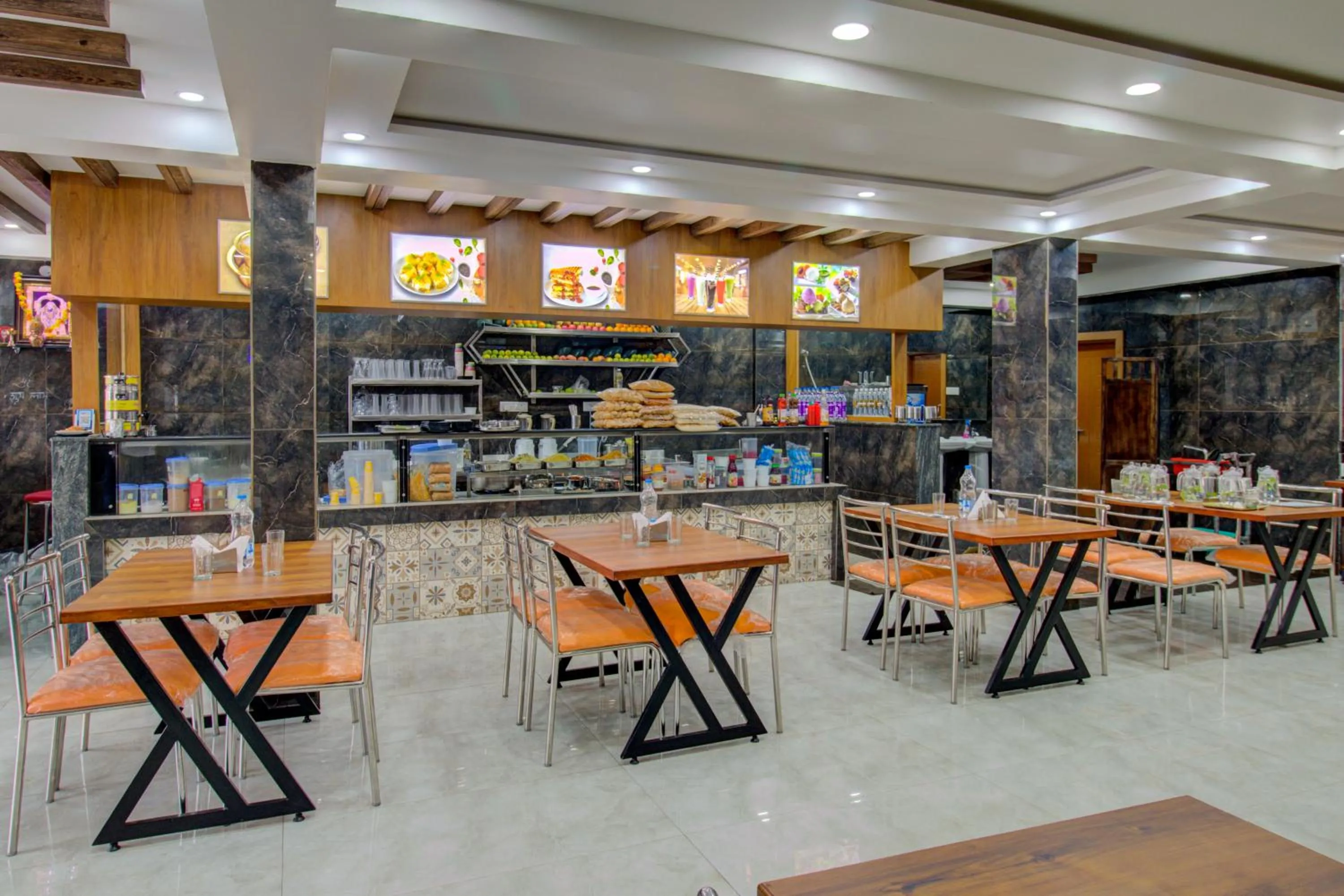 Restaurant/places to eat in Treebo Fortune Stay Inn