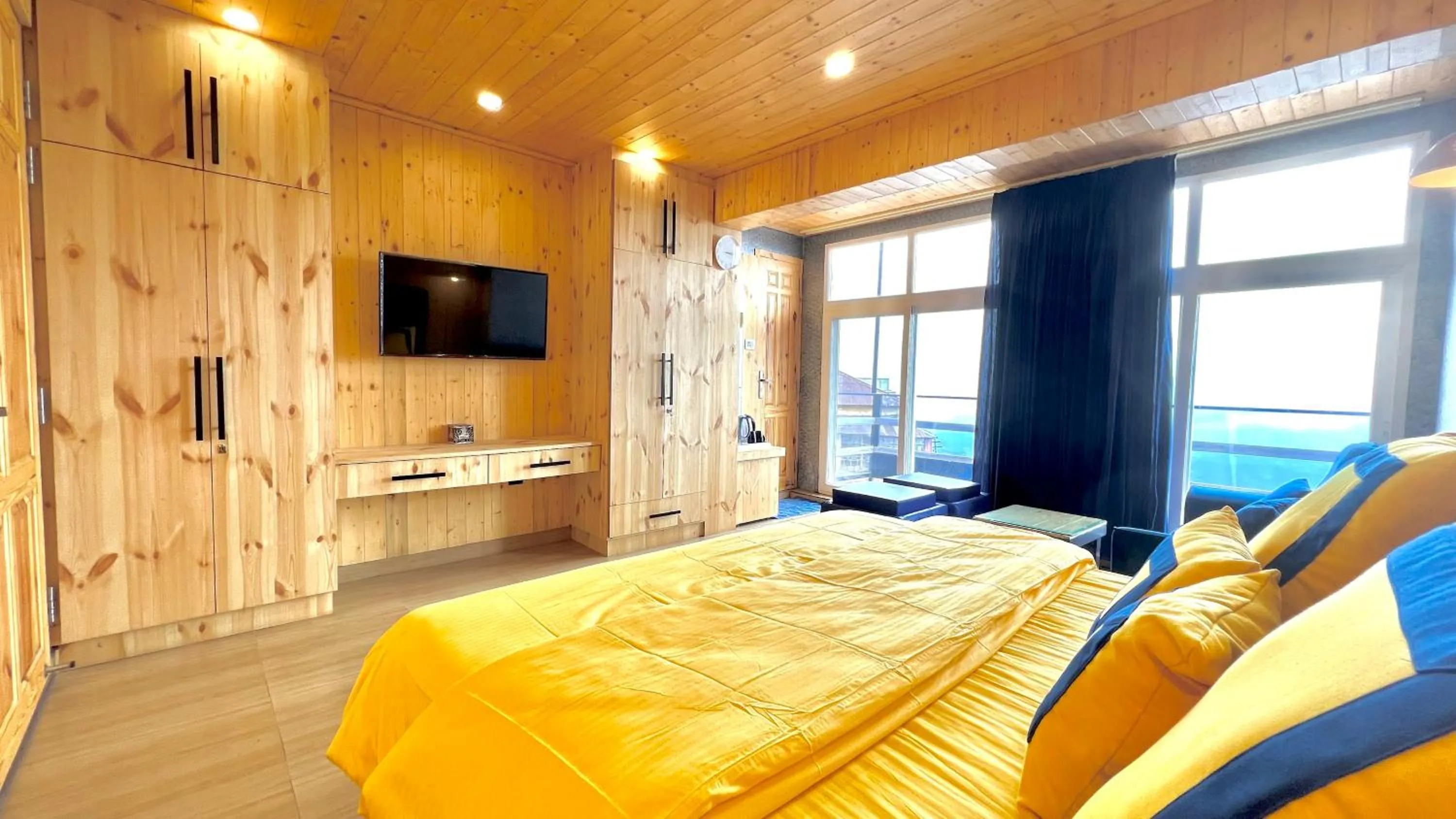 Bedroom, Bed in Clarence Cottage