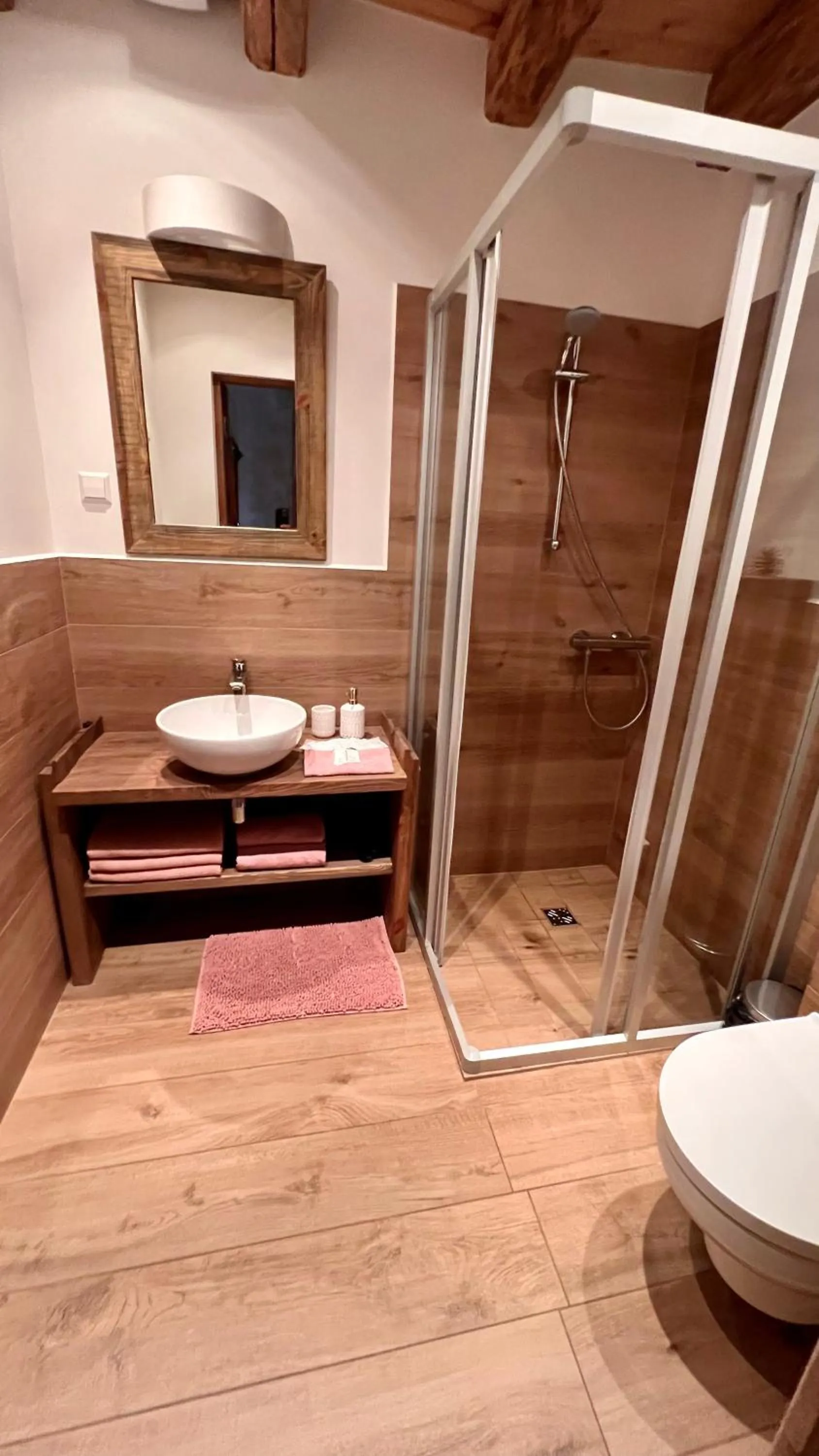 Shower in Kapteinis Āķis apartamenti