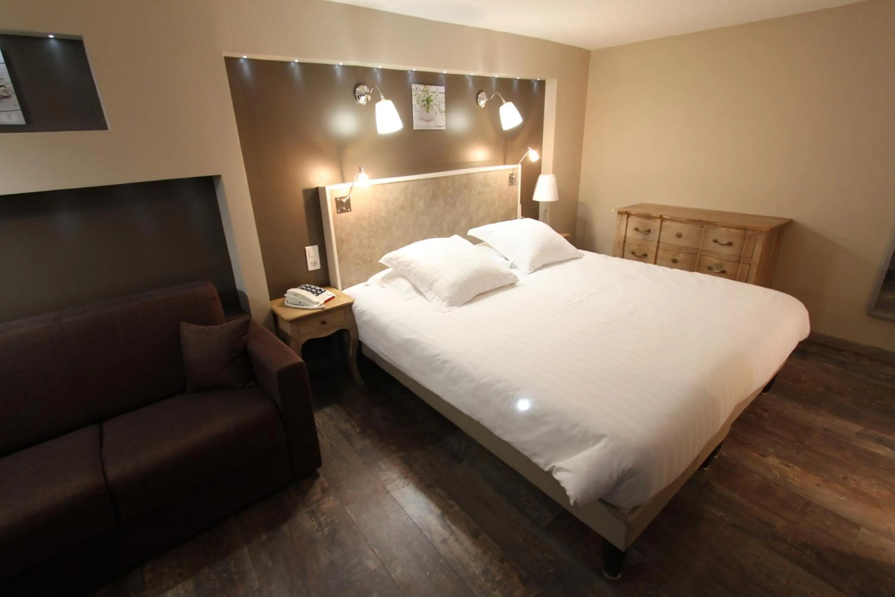 Bedroom, Bed in Hotel Van Gogh