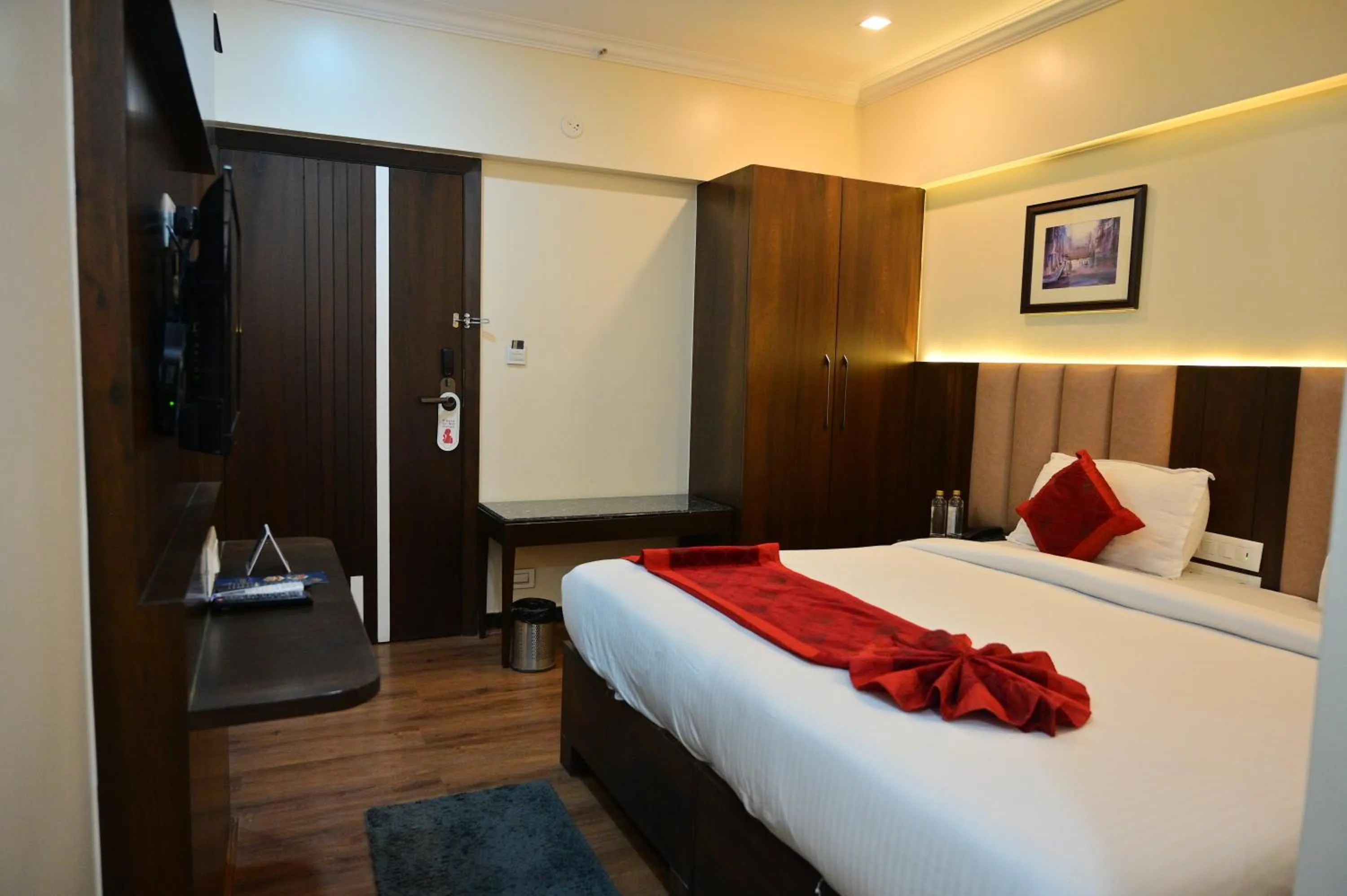 TV and multimedia in Hotel Golden Riviera