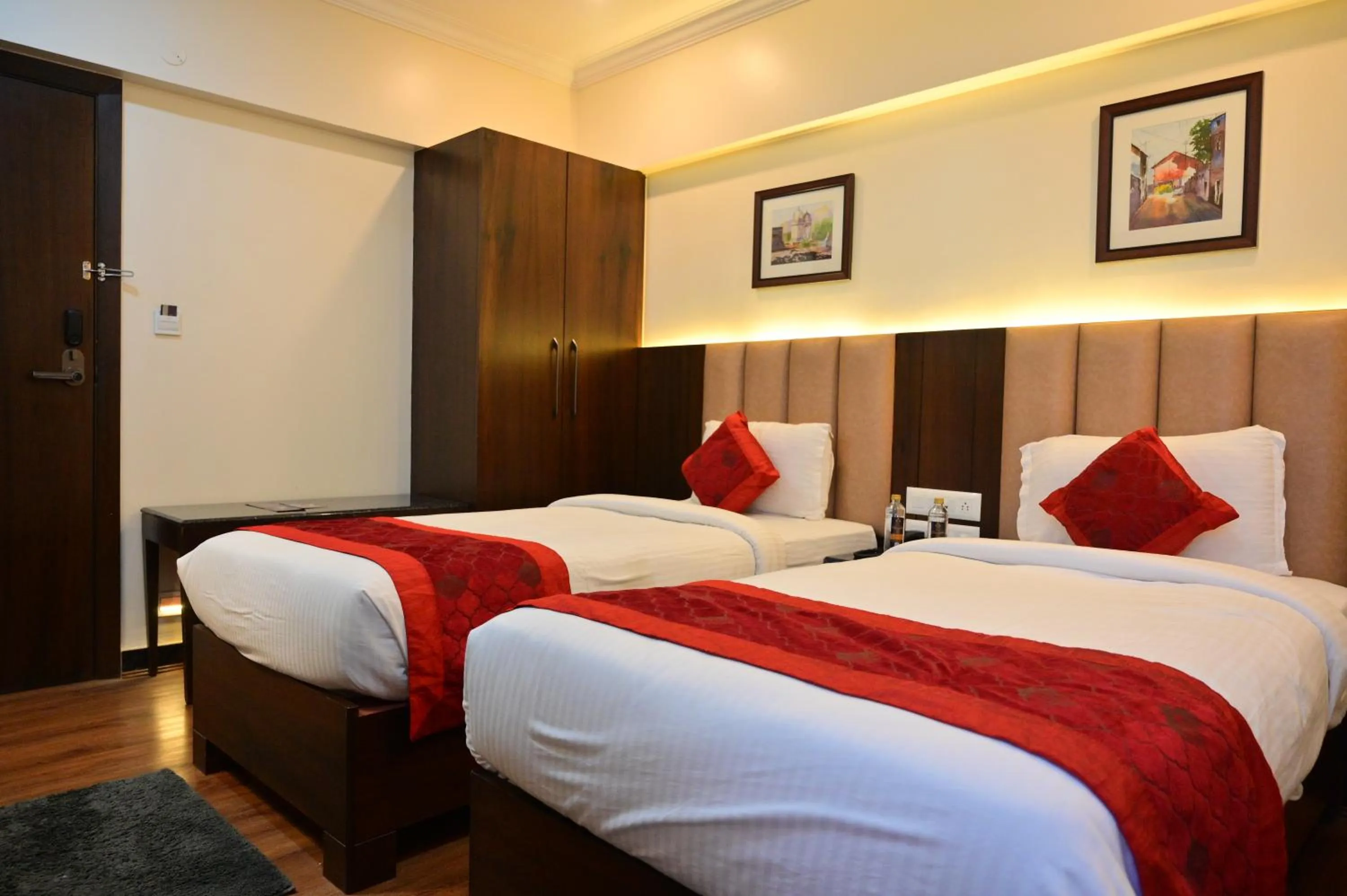 Bedroom in Hotel Golden Riviera